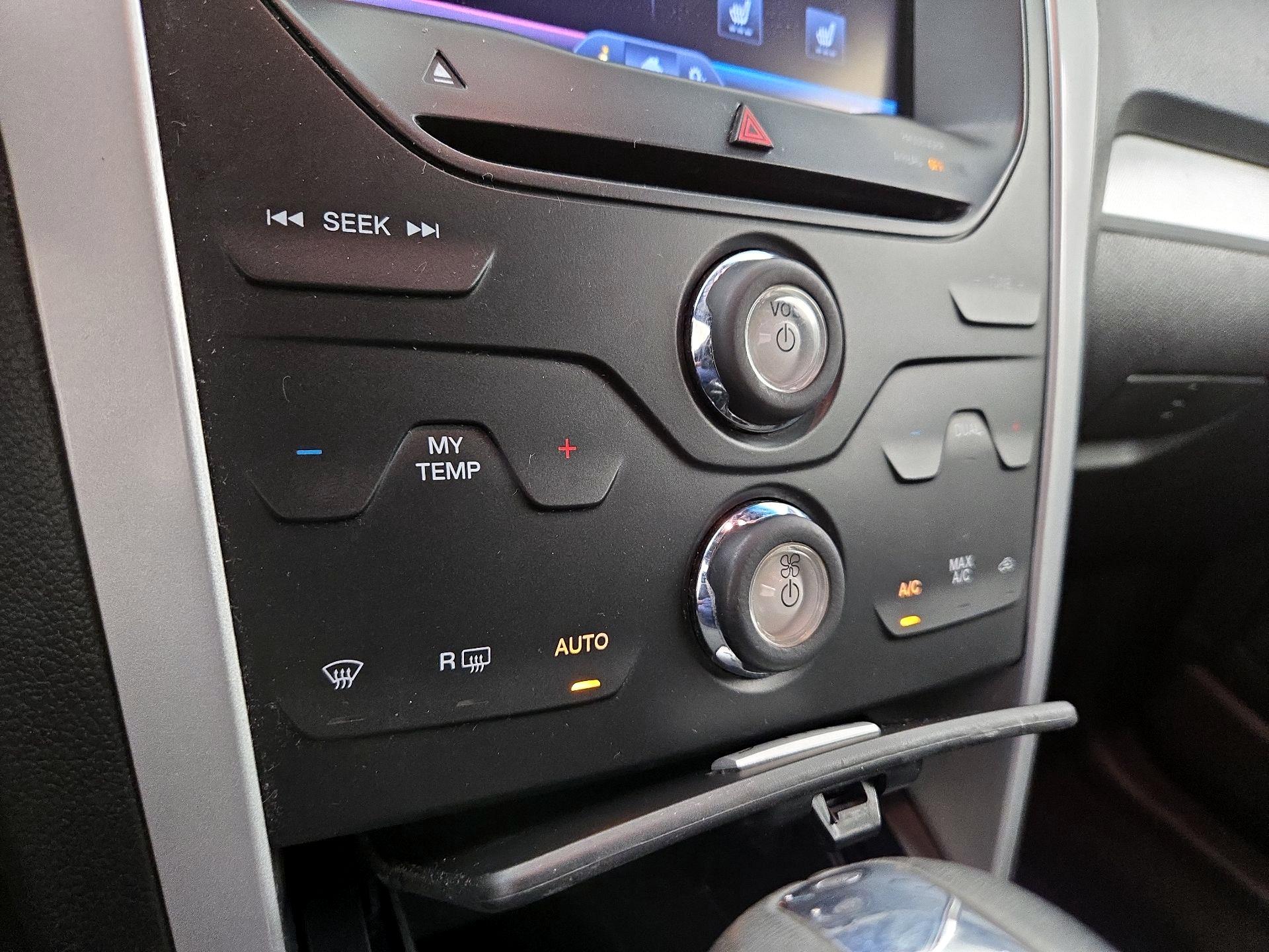 Thumbnail: 2015 Ford Explorer - 17