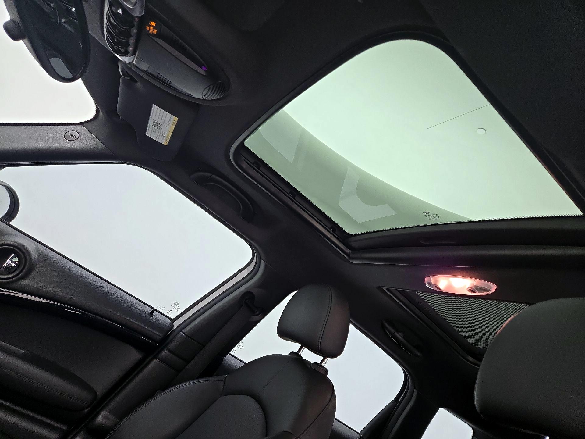 Thumbnail: 2015 MINI Cooper Countryman - 17