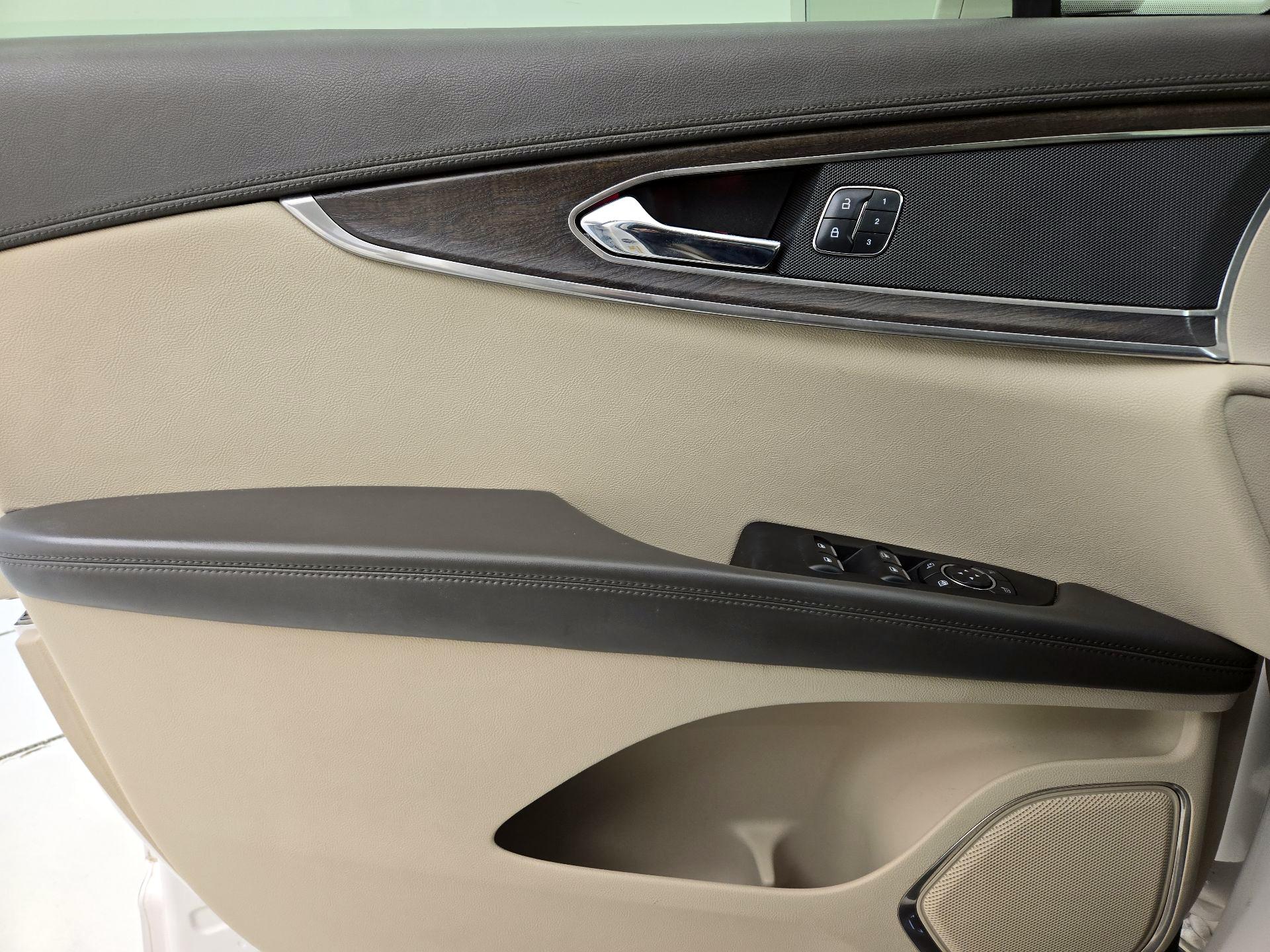 Thumbnail: 2016 Lincoln MKX - 12