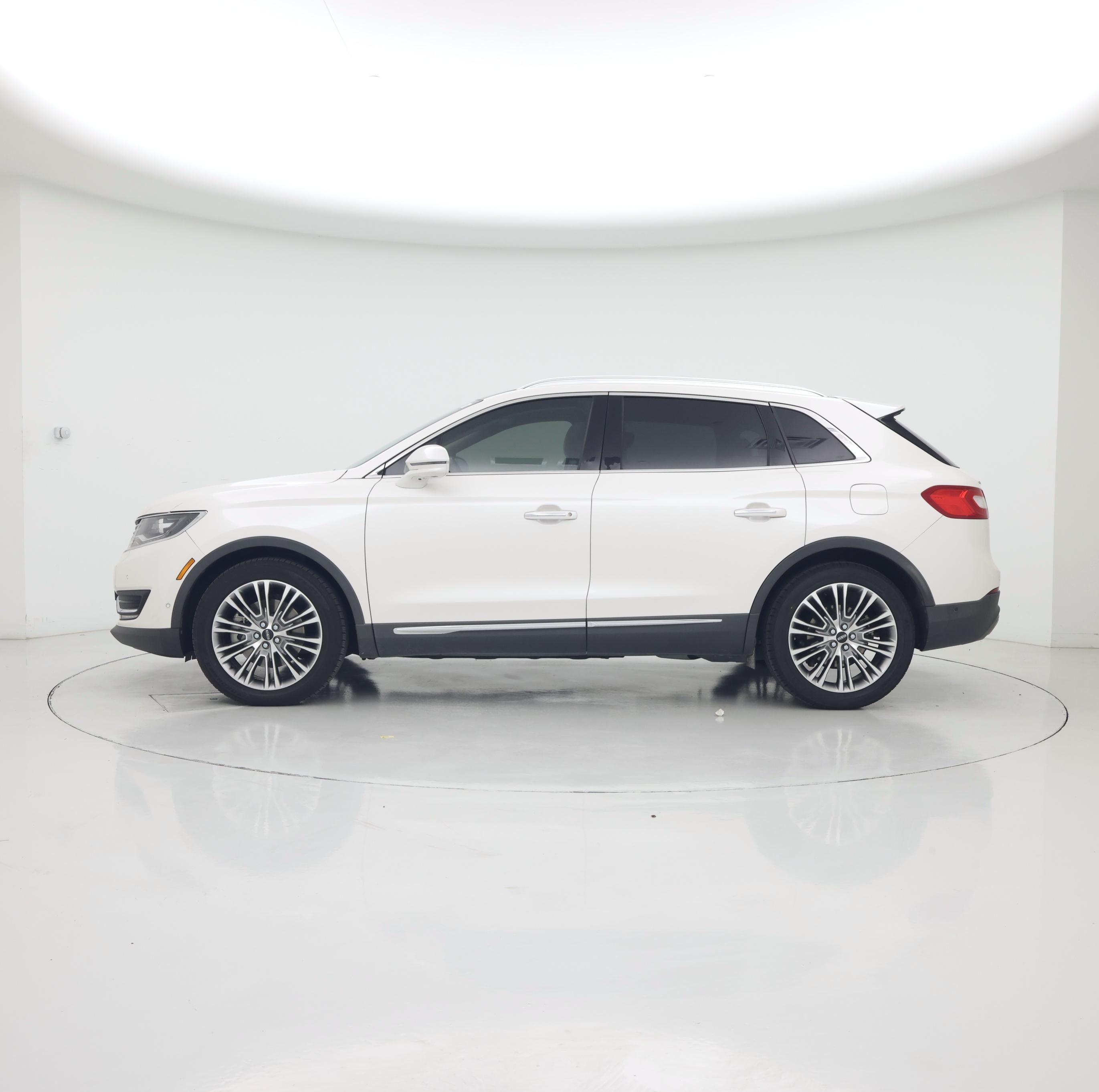 Thumbnail: 2016 Lincoln MKX - 3