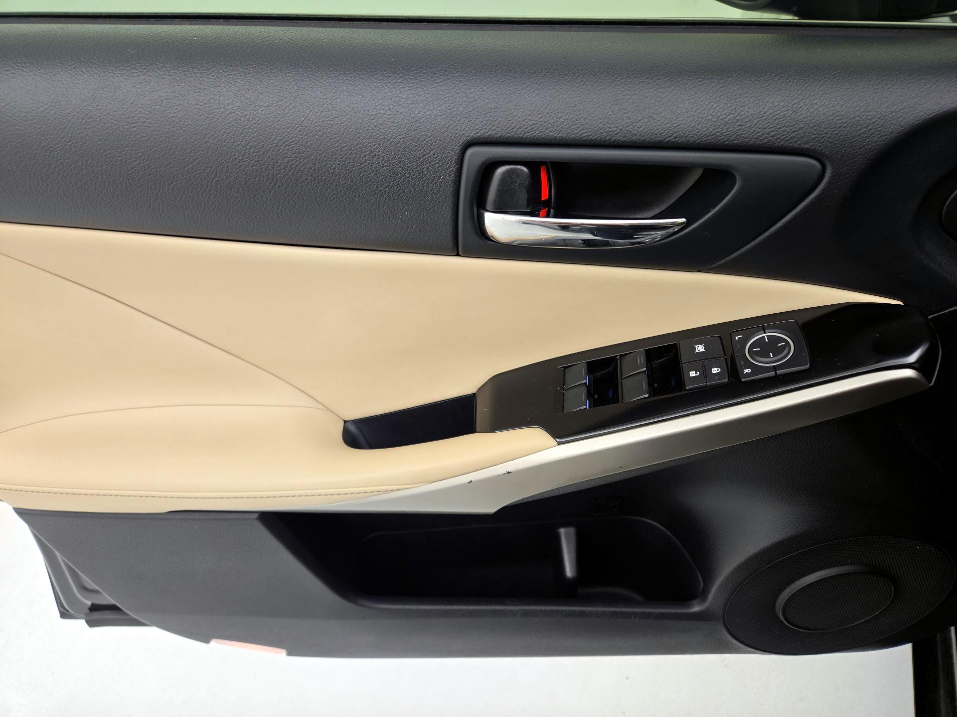 Thumbnail: 2014 Lexus IS - 12