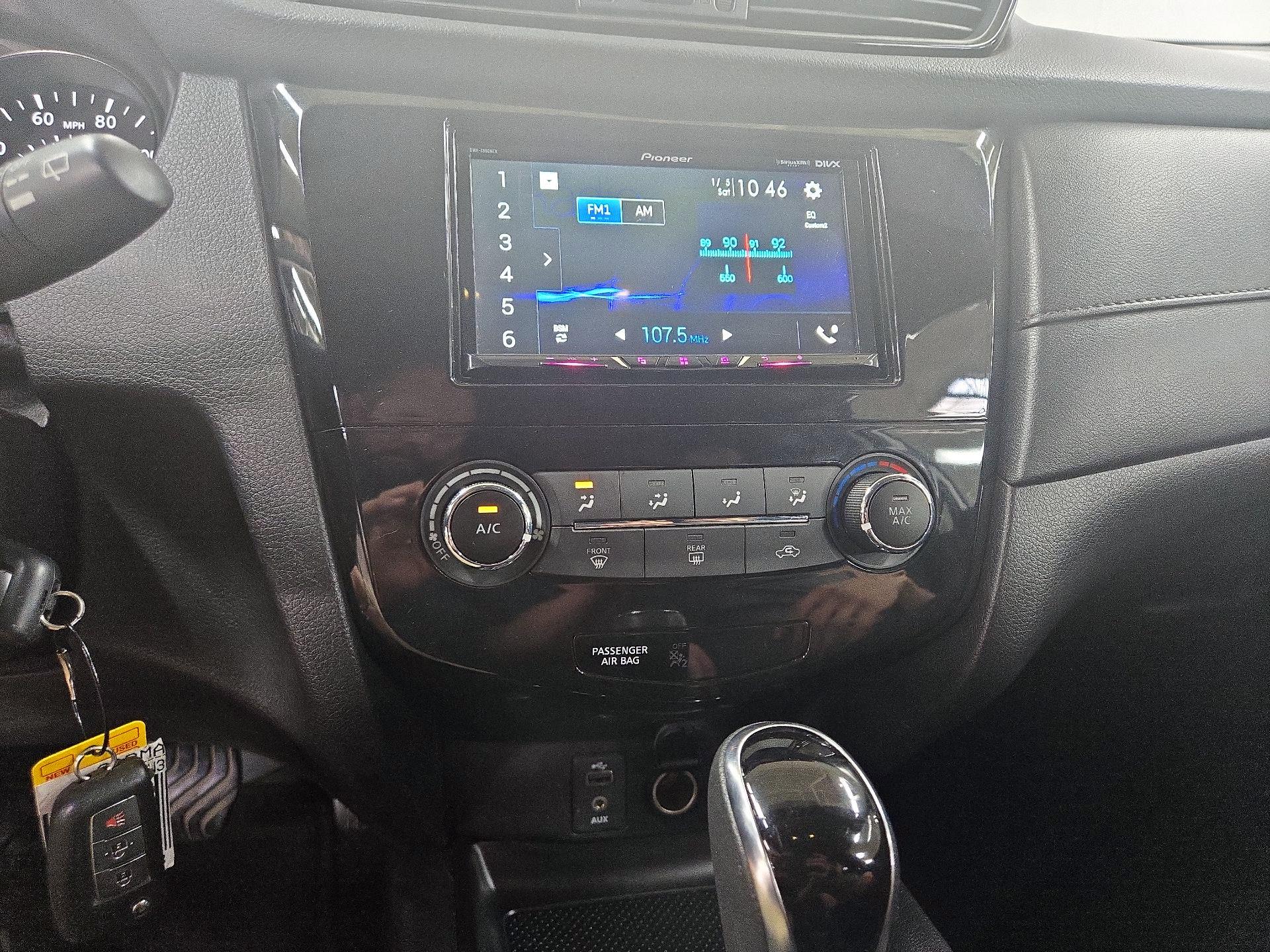 Thumbnail: 2017 Nissan Rogue - 16