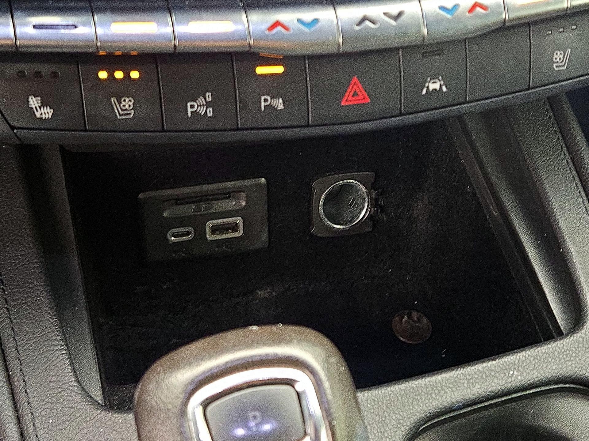 Thumbnail: 2019 Cadillac XT4 - 19