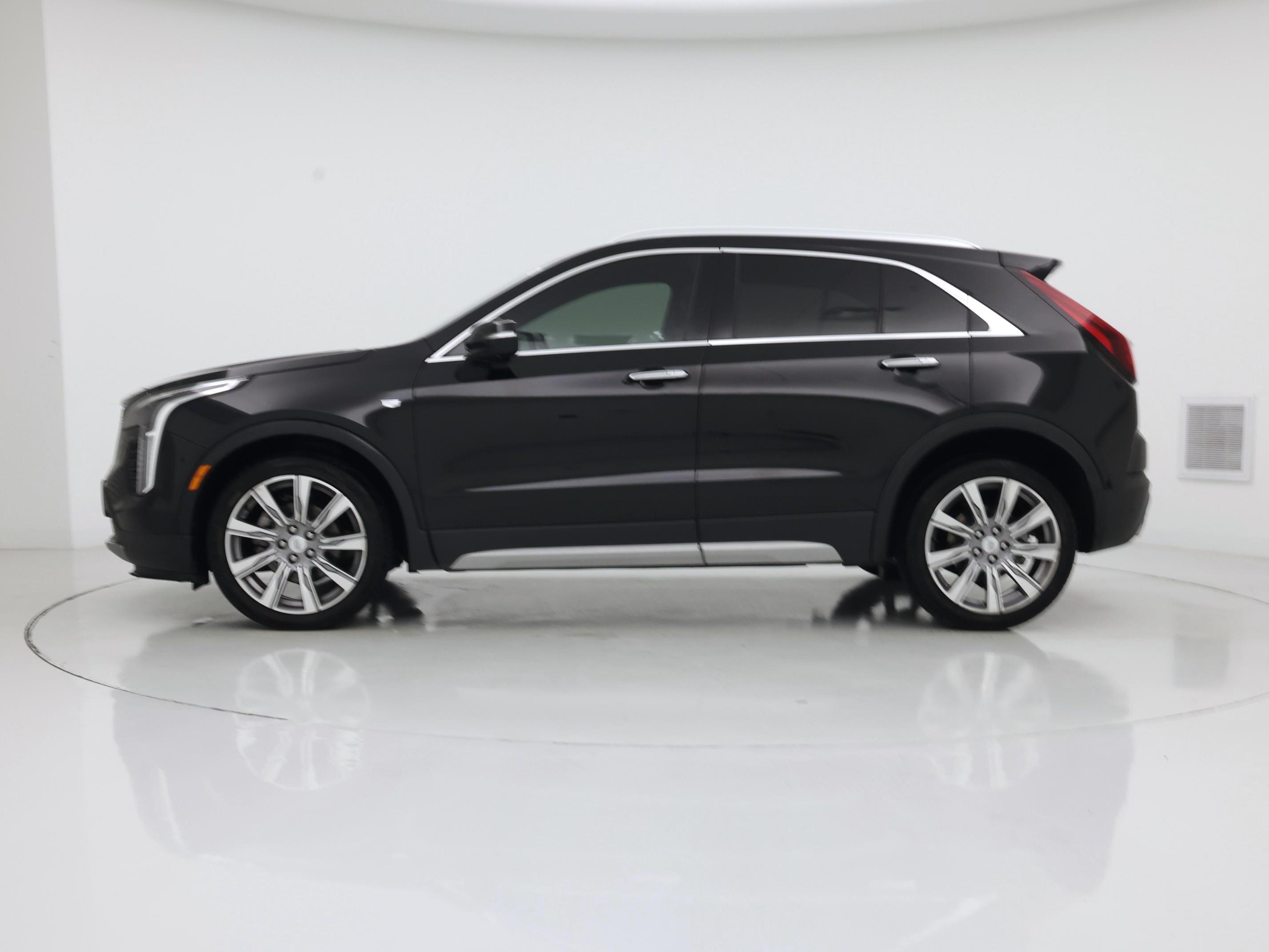 Thumbnail: 2019 Cadillac XT4 - 3