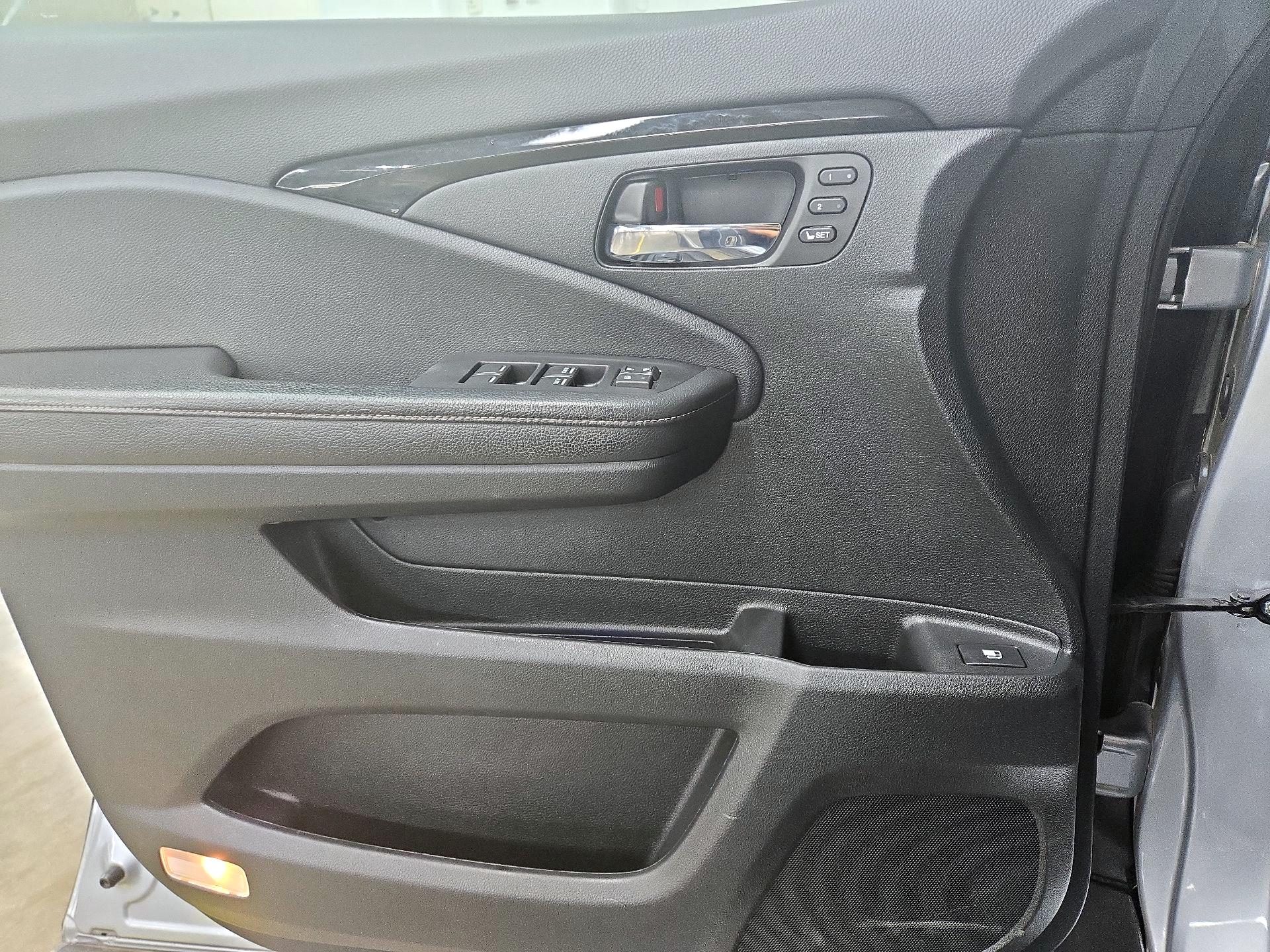 Thumbnail: 2019 Honda Ridgeline - 12