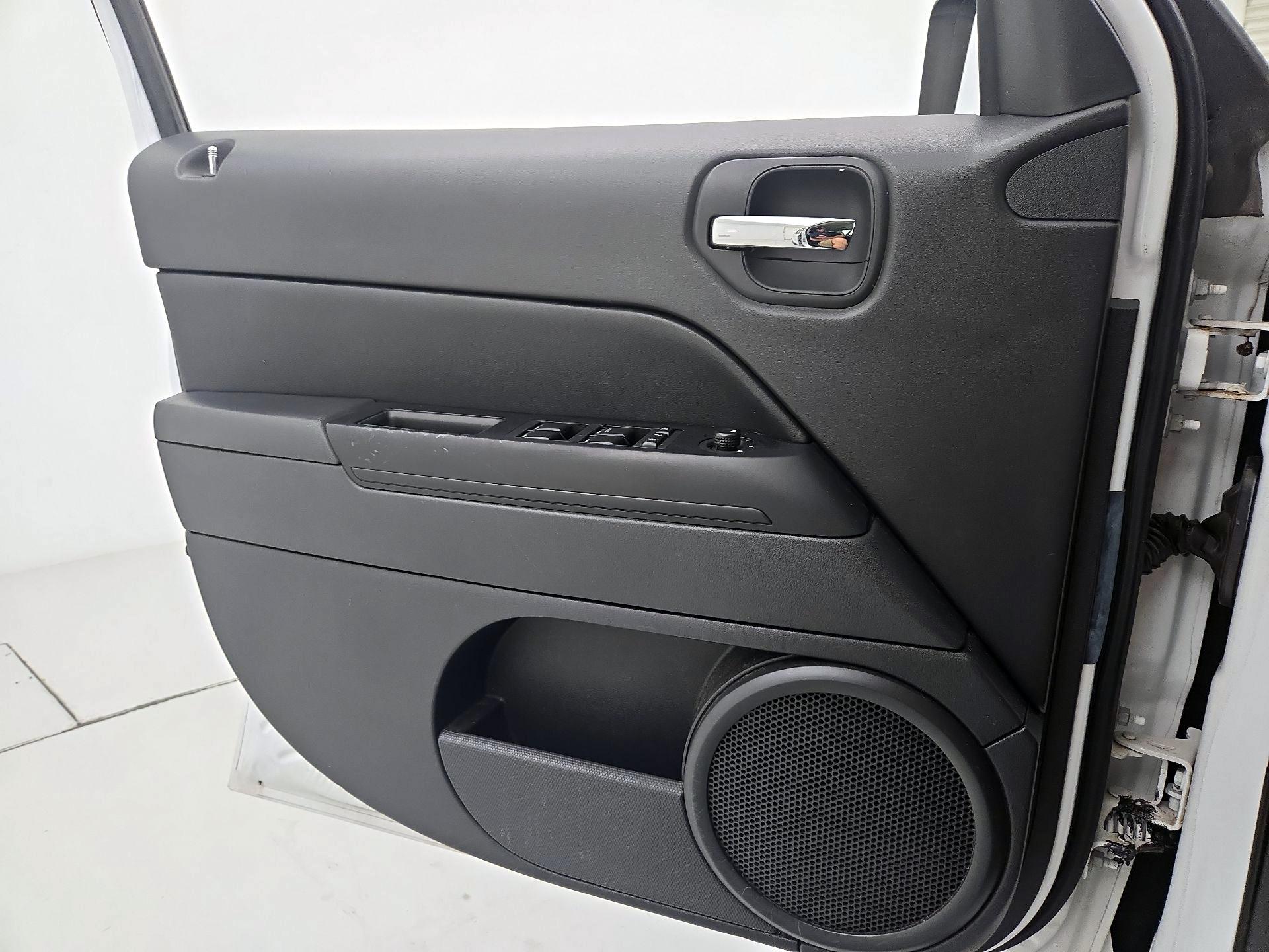 Thumbnail: 2016 Jeep Patriot - 12