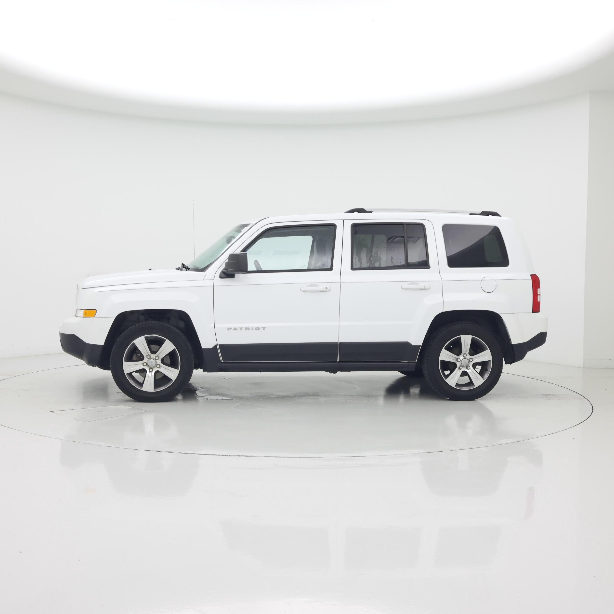 Thumbnail: 2016 Jeep Patriot - 3