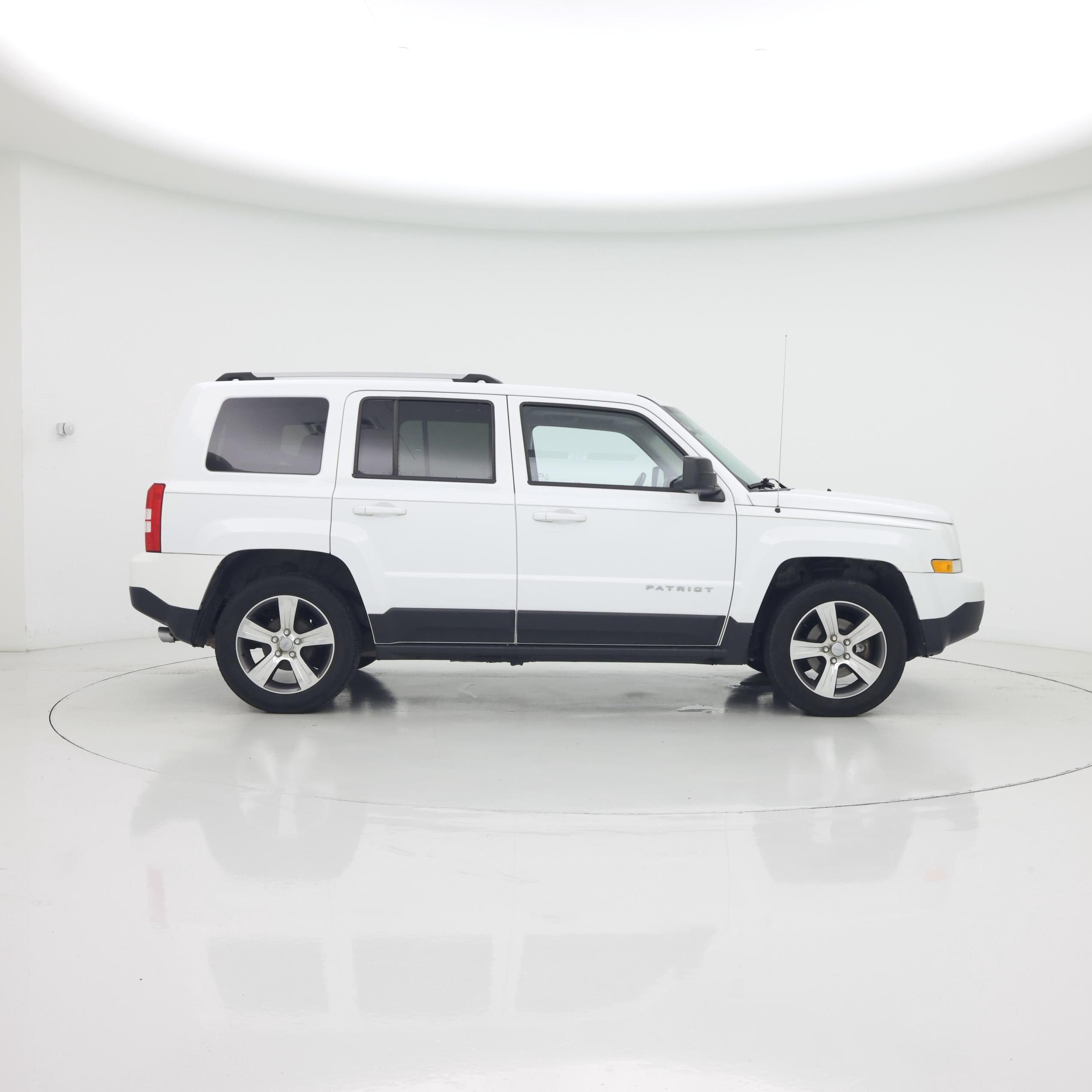 Thumbnail: 2016 Jeep Patriot - 7