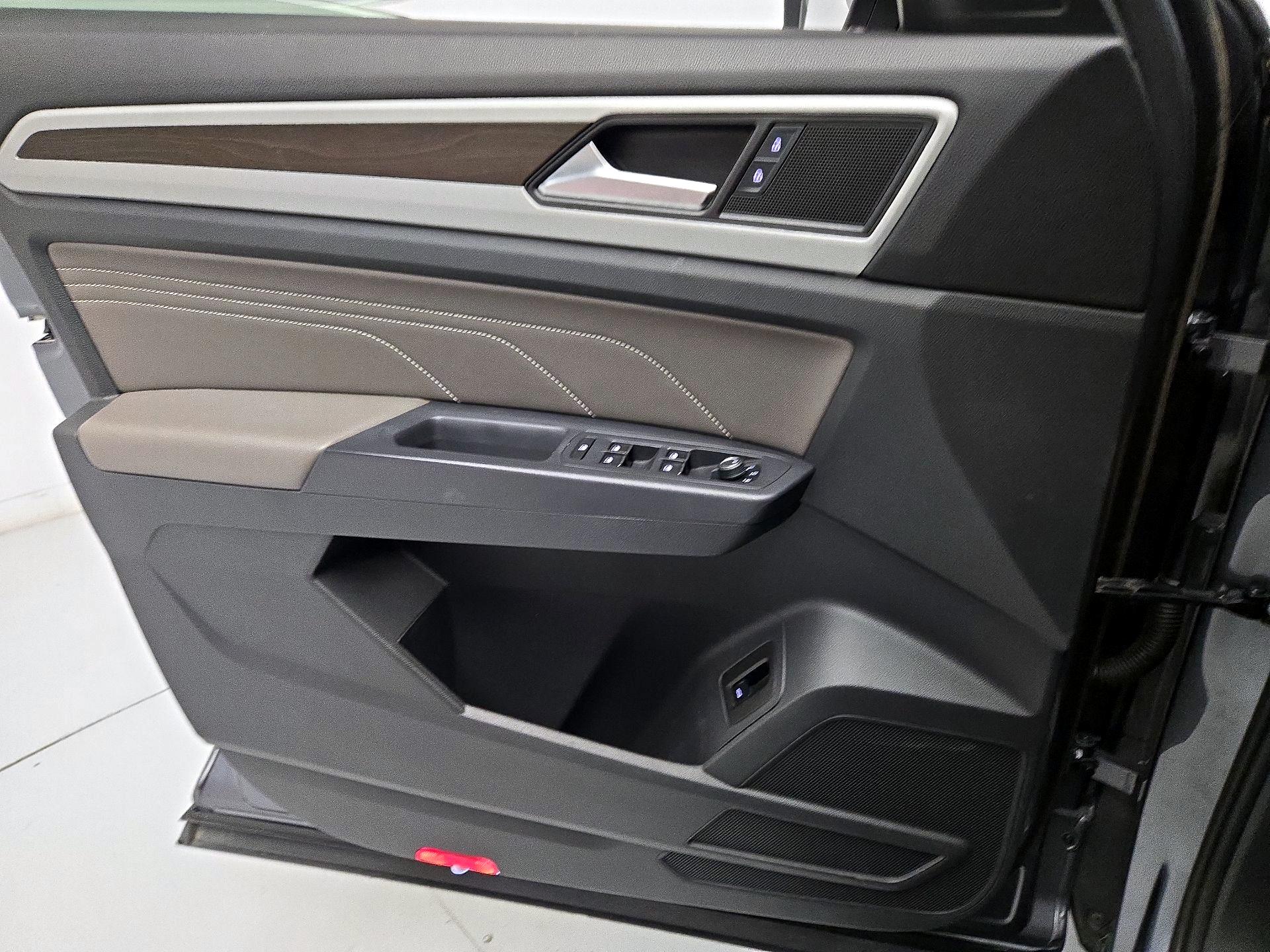 Thumbnail: 2021 Volkswagen Atlas - 12