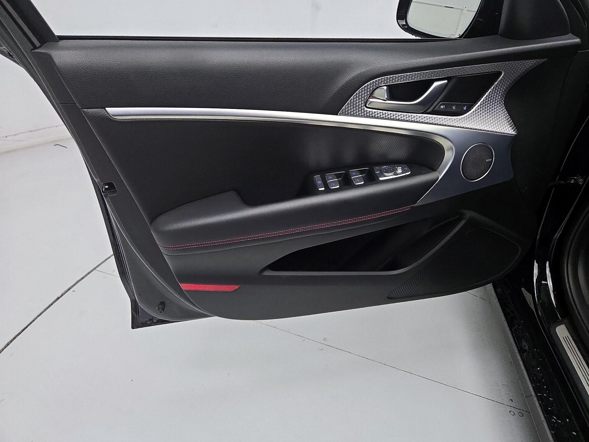 Thumbnail: 2023 Genesis G70 - 12