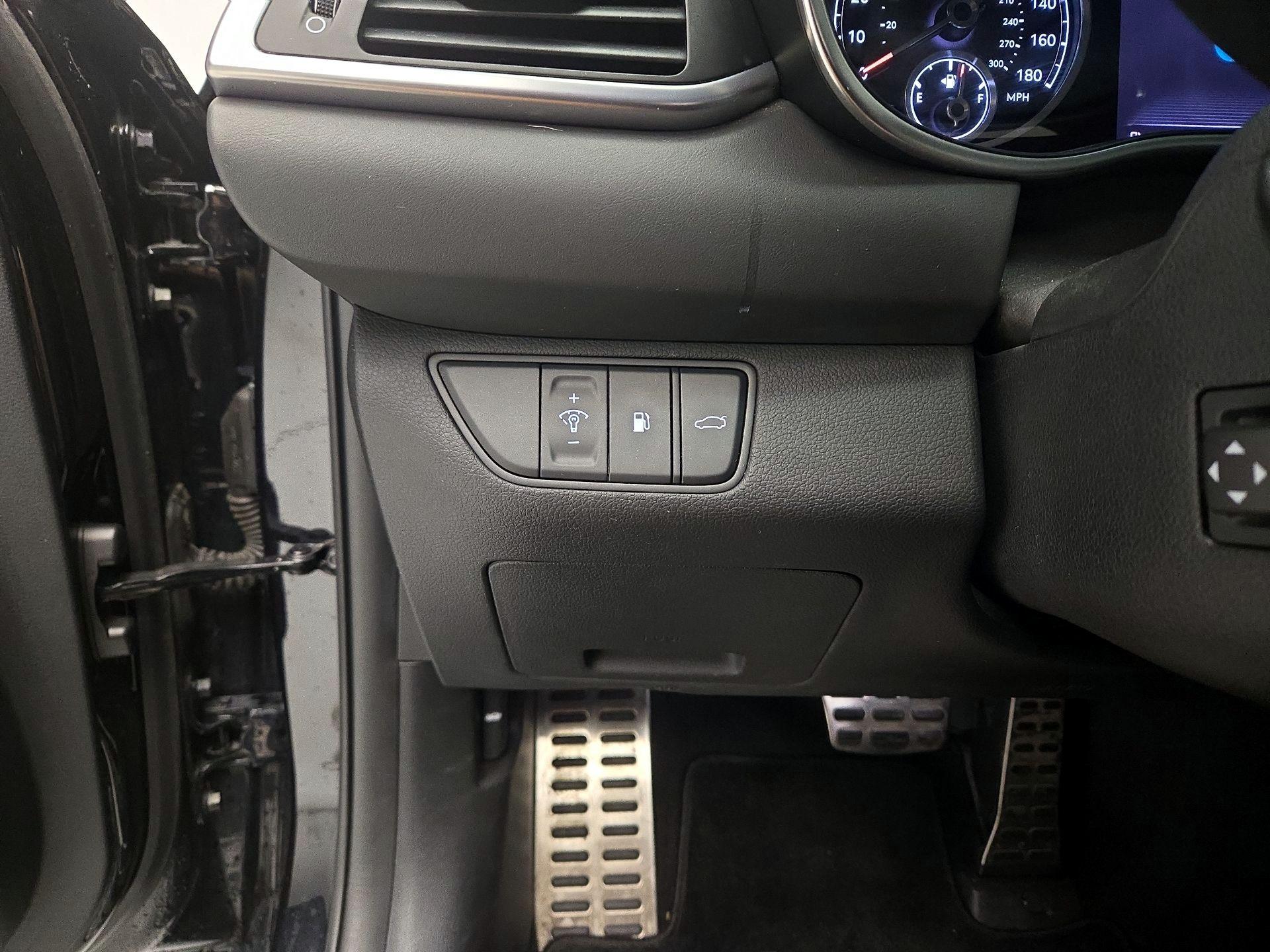 Thumbnail: 2023 Genesis G70 - 13