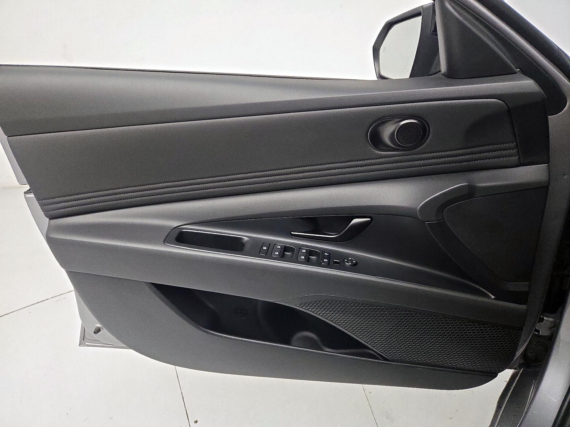 Thumbnail: 2025 Hyundai Elantra - 12