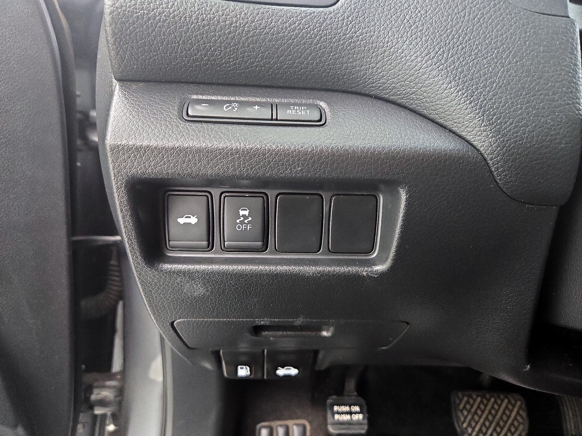 Thumbnail: 2018 Nissan Altima - 13