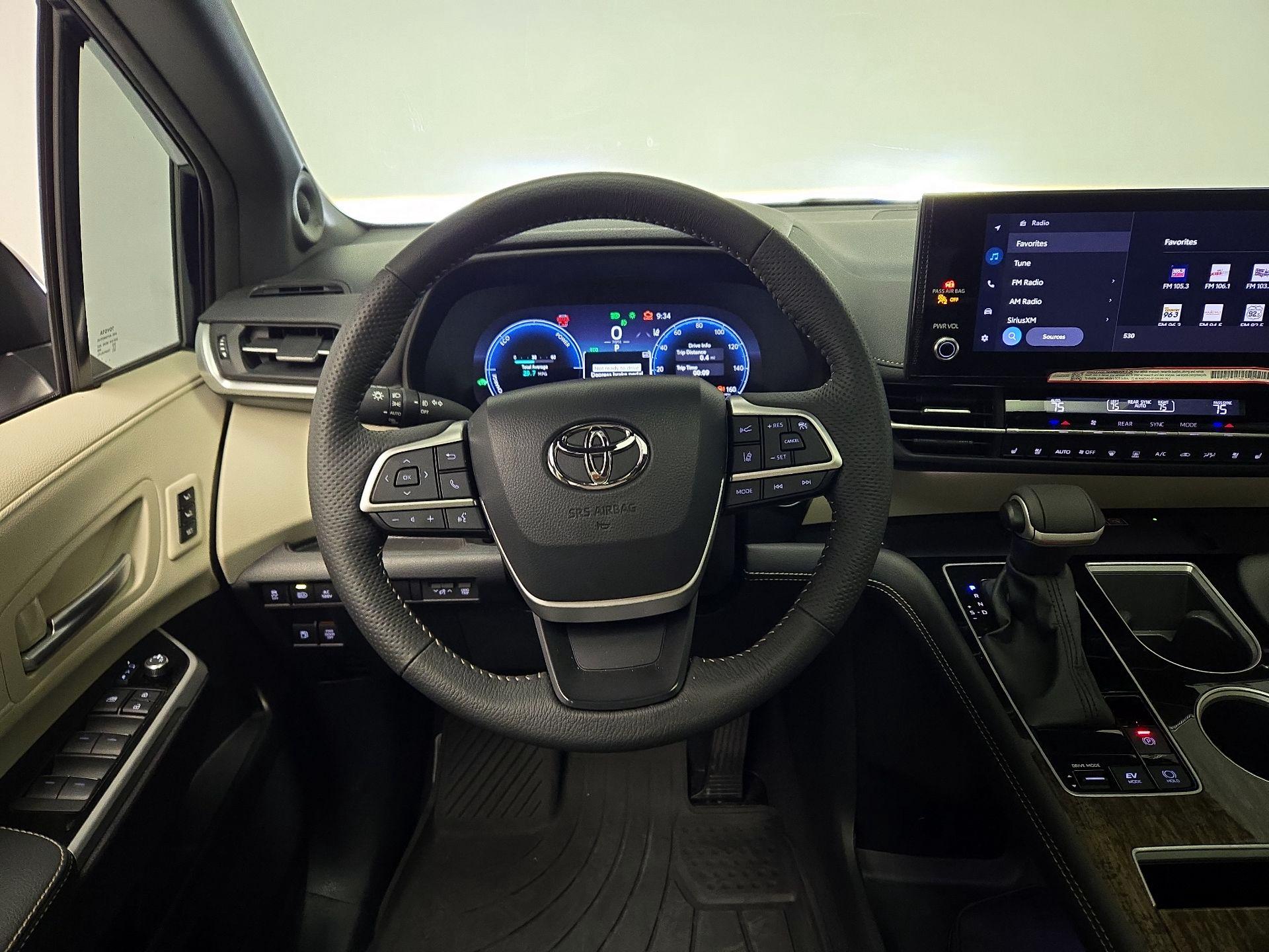 Thumbnail: 2025 Toyota Sienna - 10