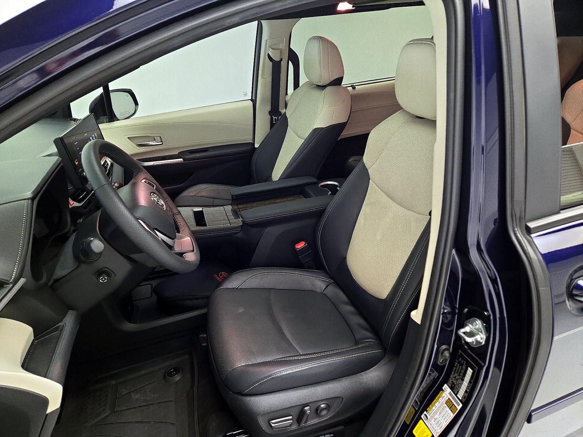 Thumbnail: 2025 Toyota Sienna - 11