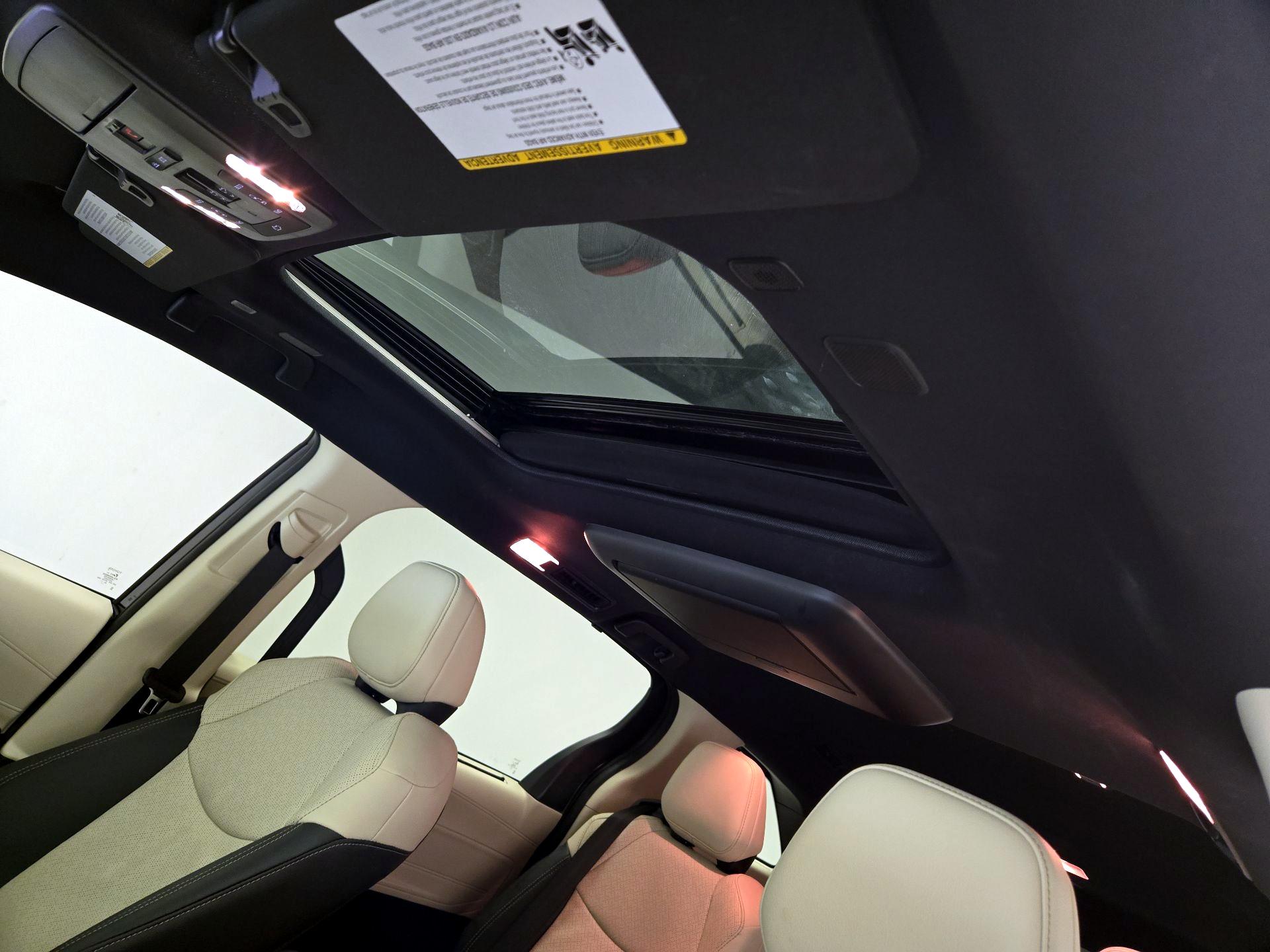 Thumbnail: 2025 Toyota Sienna - 19