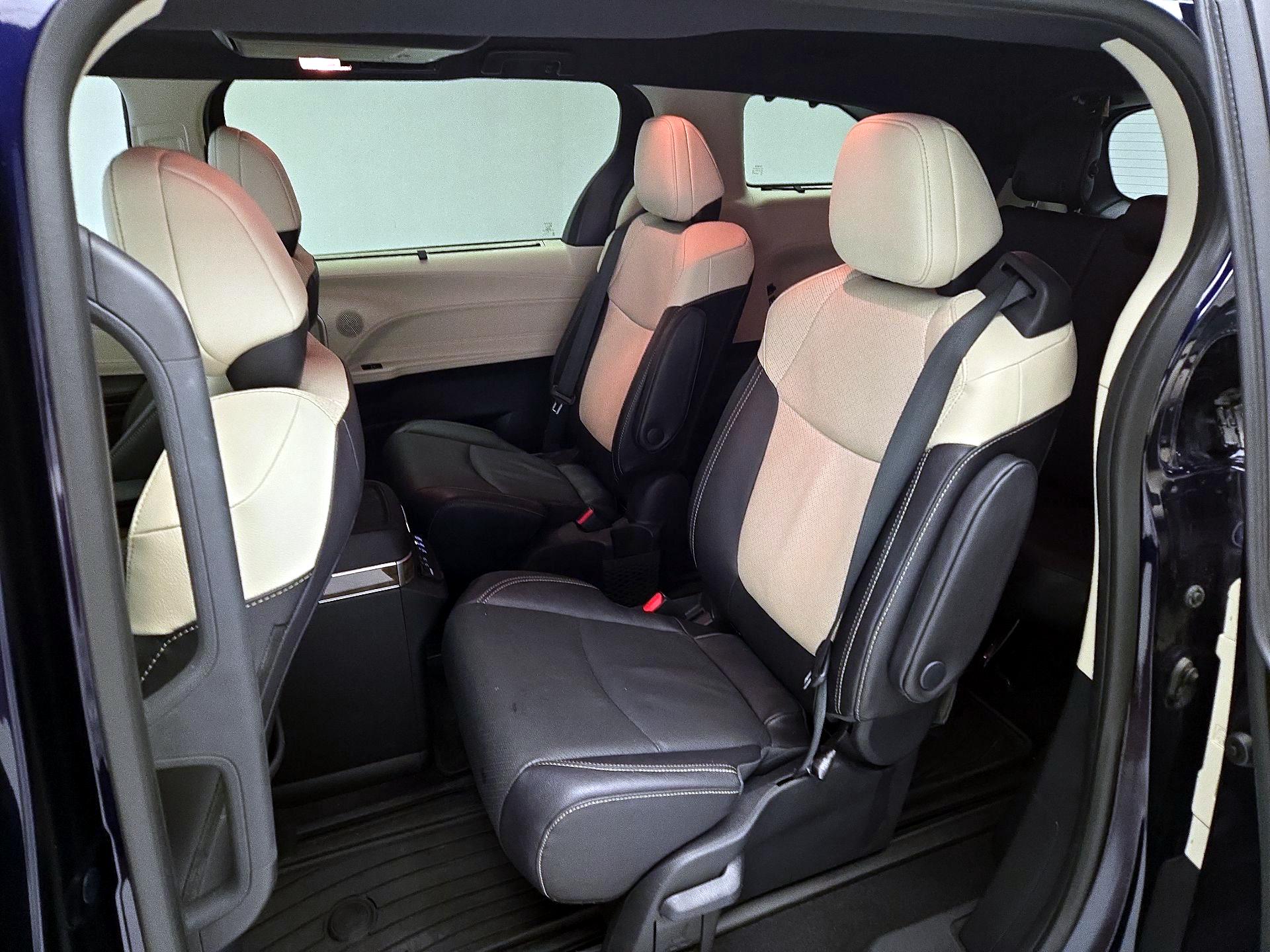 Thumbnail: 2025 Toyota Sienna - 20