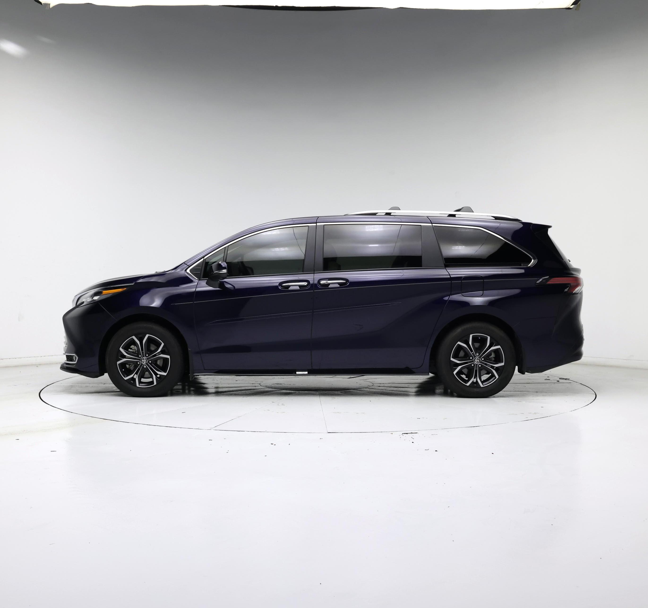 Thumbnail: 2025 Toyota Sienna - 3