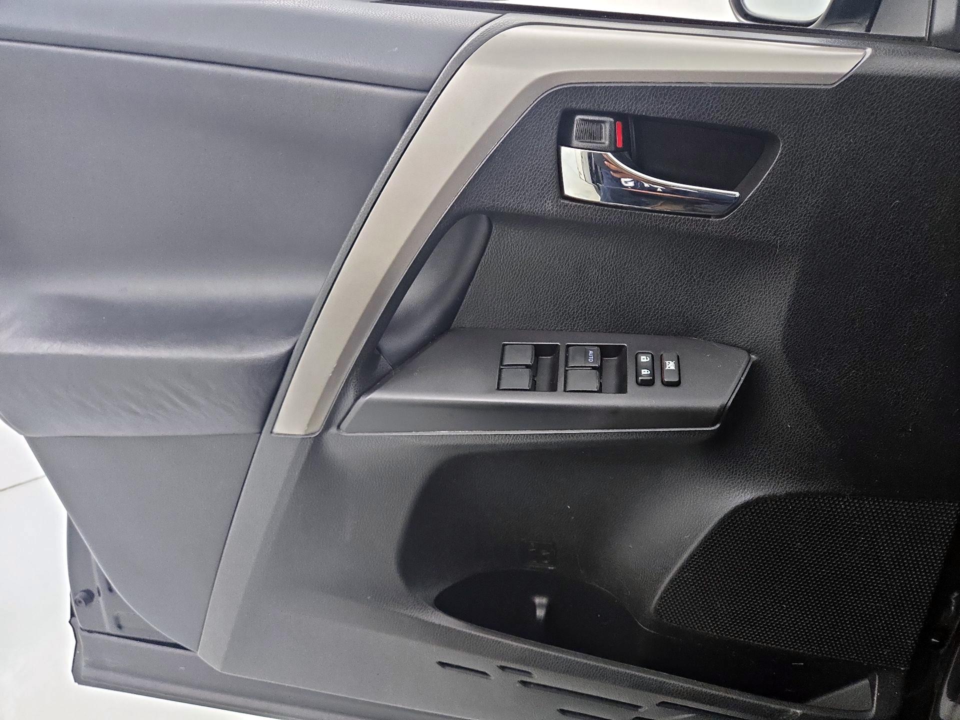 Thumbnail: 2017 Toyota RAV4 - 10