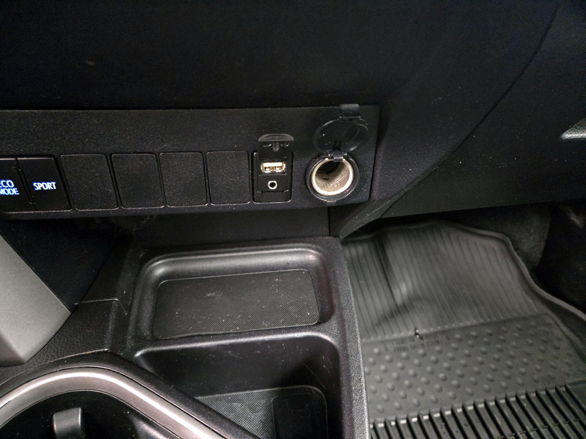 Thumbnail: 2017 Toyota RAV4 - 17