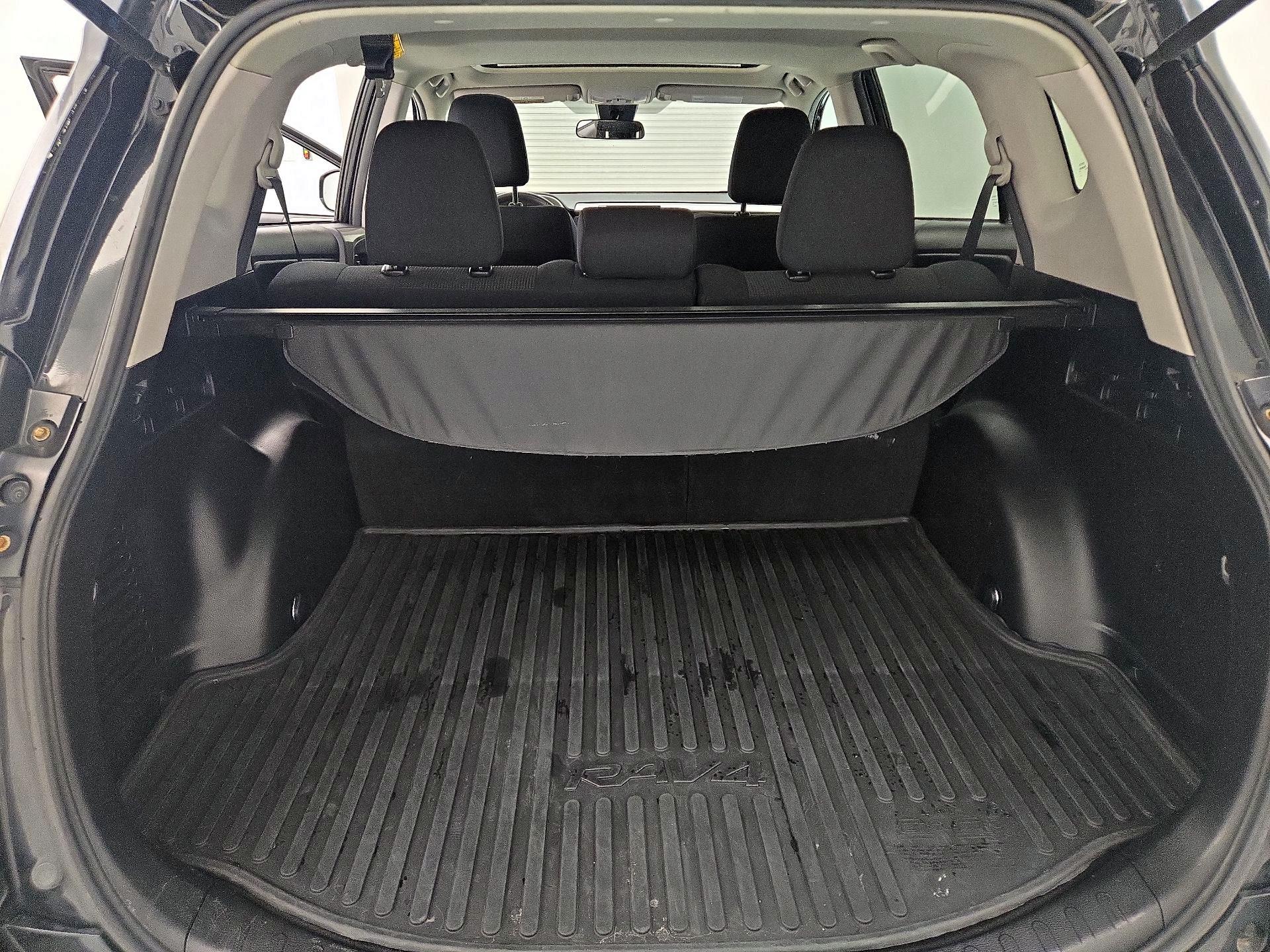 Thumbnail: 2017 Toyota RAV4 - 20