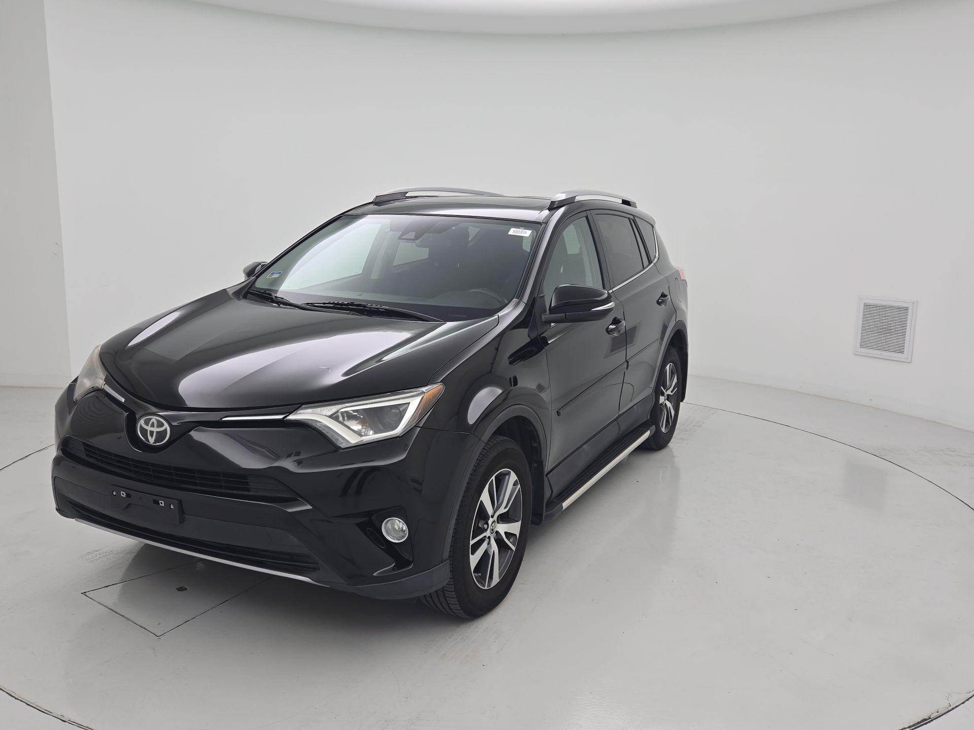 Thumbnail: 2017 Toyota RAV4 - 3