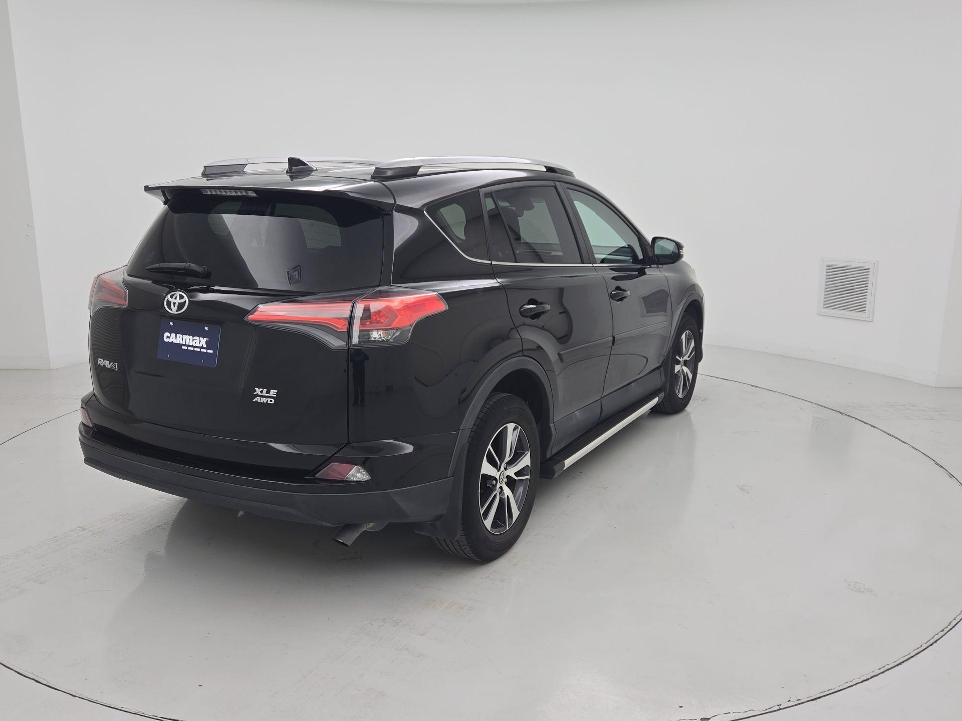 Thumbnail: 2017 Toyota RAV4 - 5