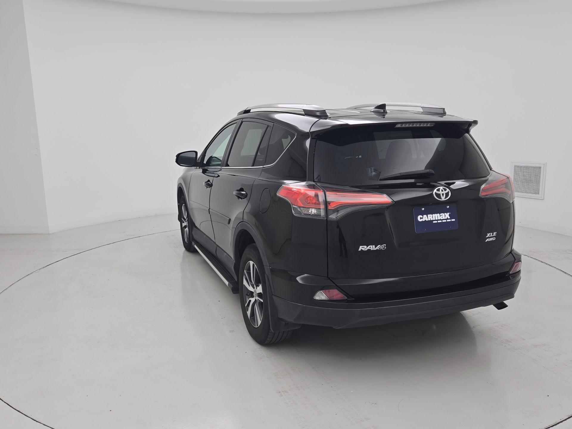 Thumbnail: 2017 Toyota RAV4 - 7