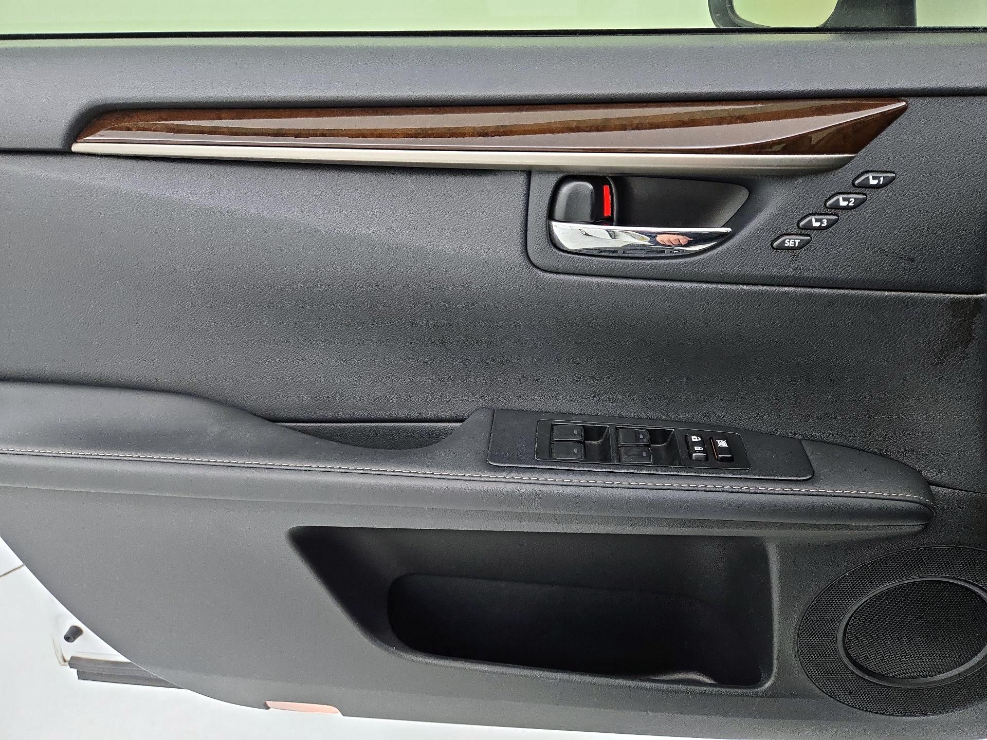 Thumbnail: 2014 Lexus ES - 12