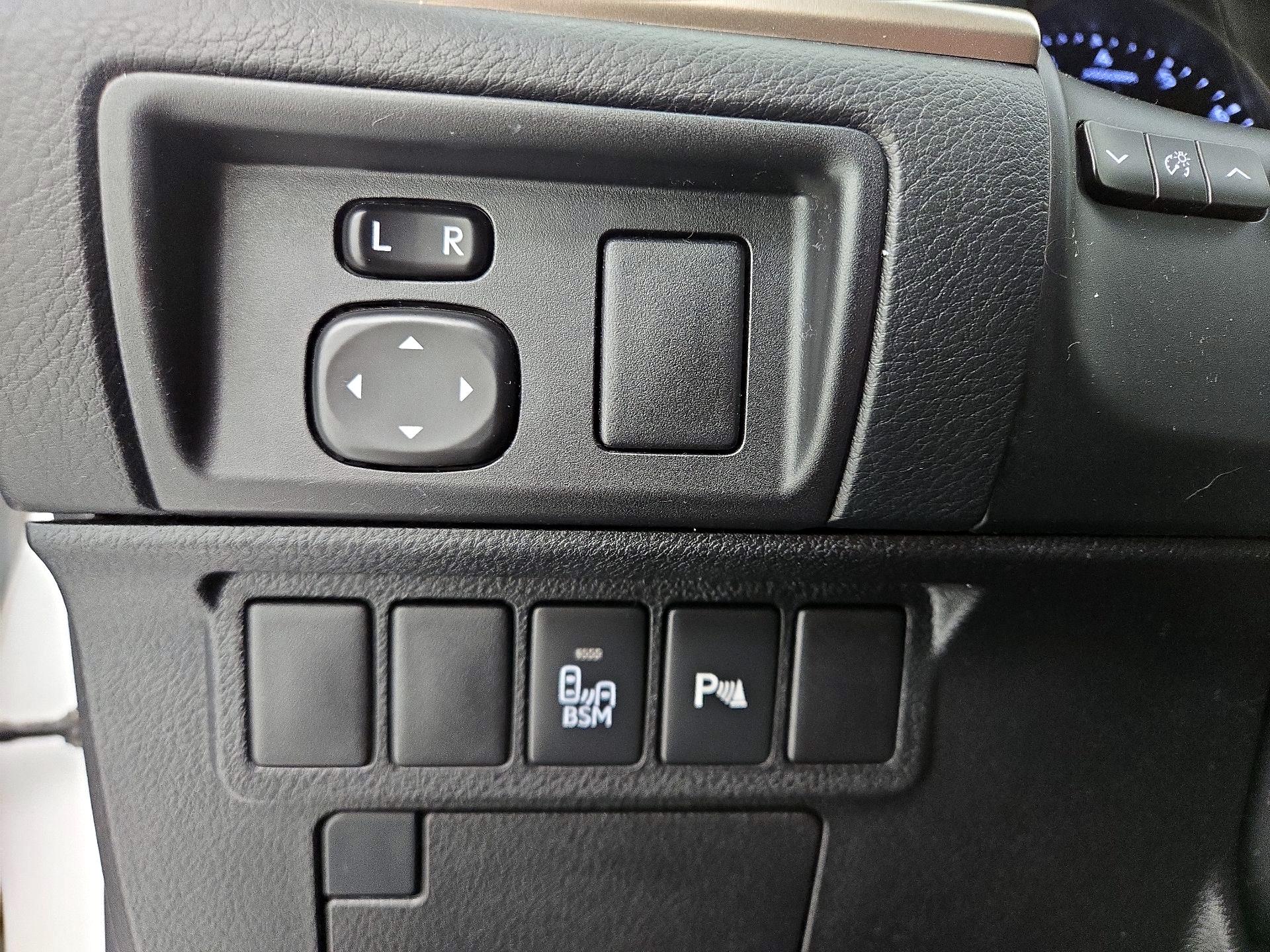 Thumbnail: 2014 Lexus ES - 13