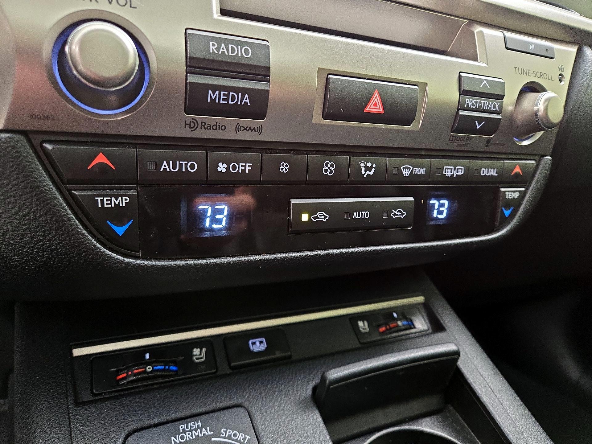 Thumbnail: 2014 Lexus ES - 16