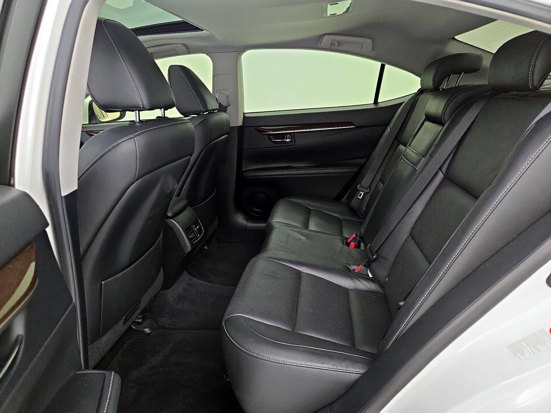 Thumbnail: 2014 Lexus ES - 20