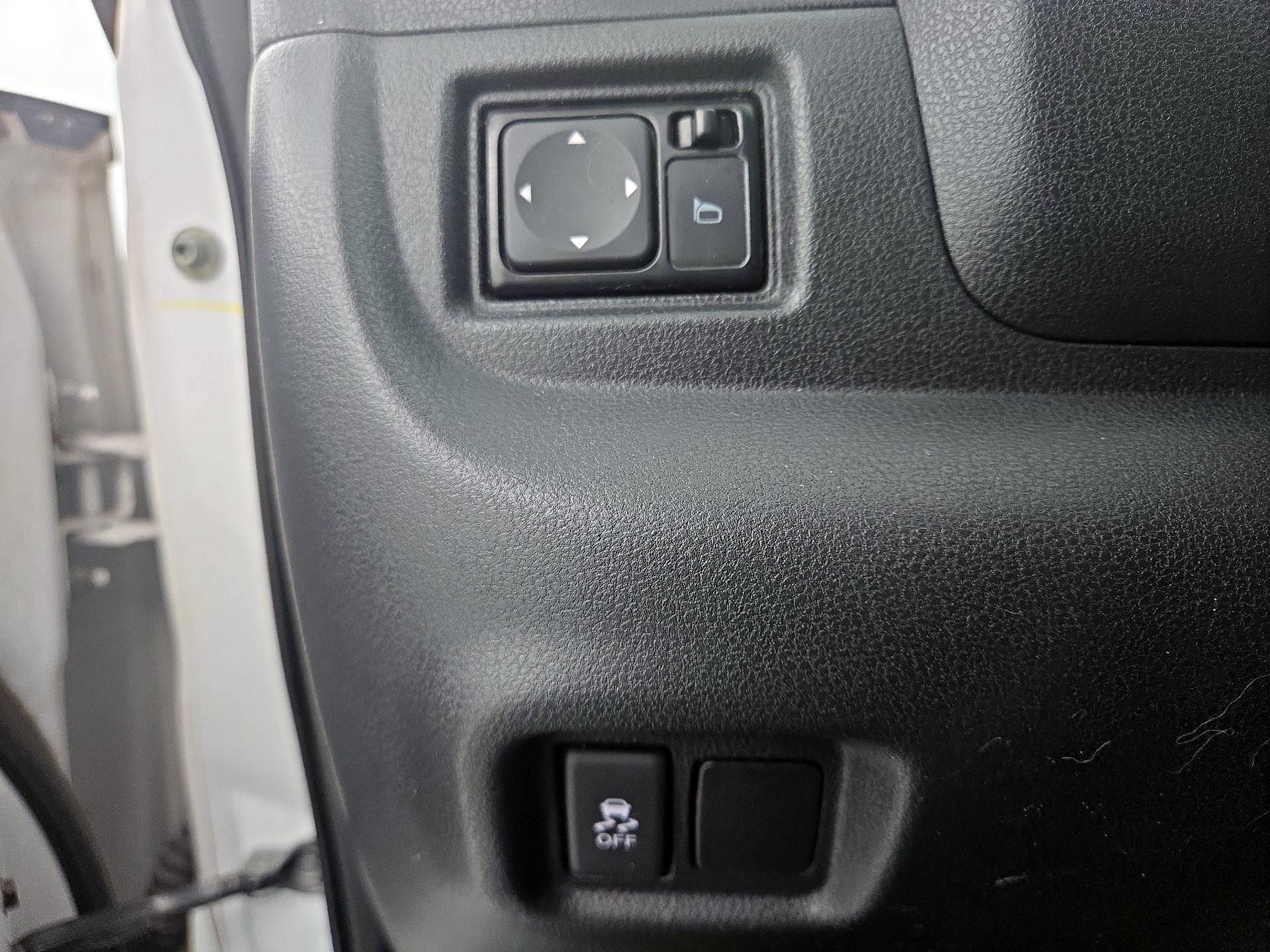 Thumbnail: 2014 Nissan Versa Note - 13