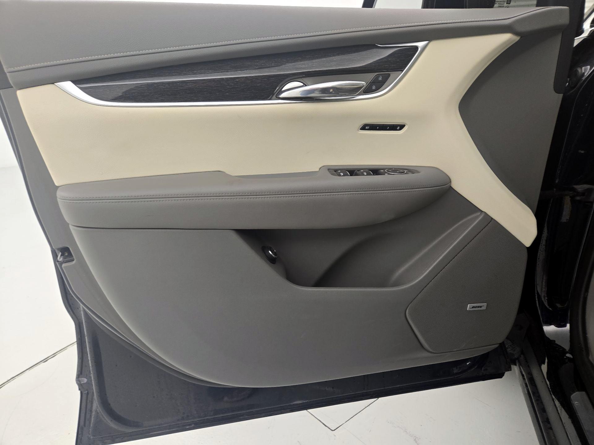 Thumbnail: 2021 Cadillac XT6 - 12