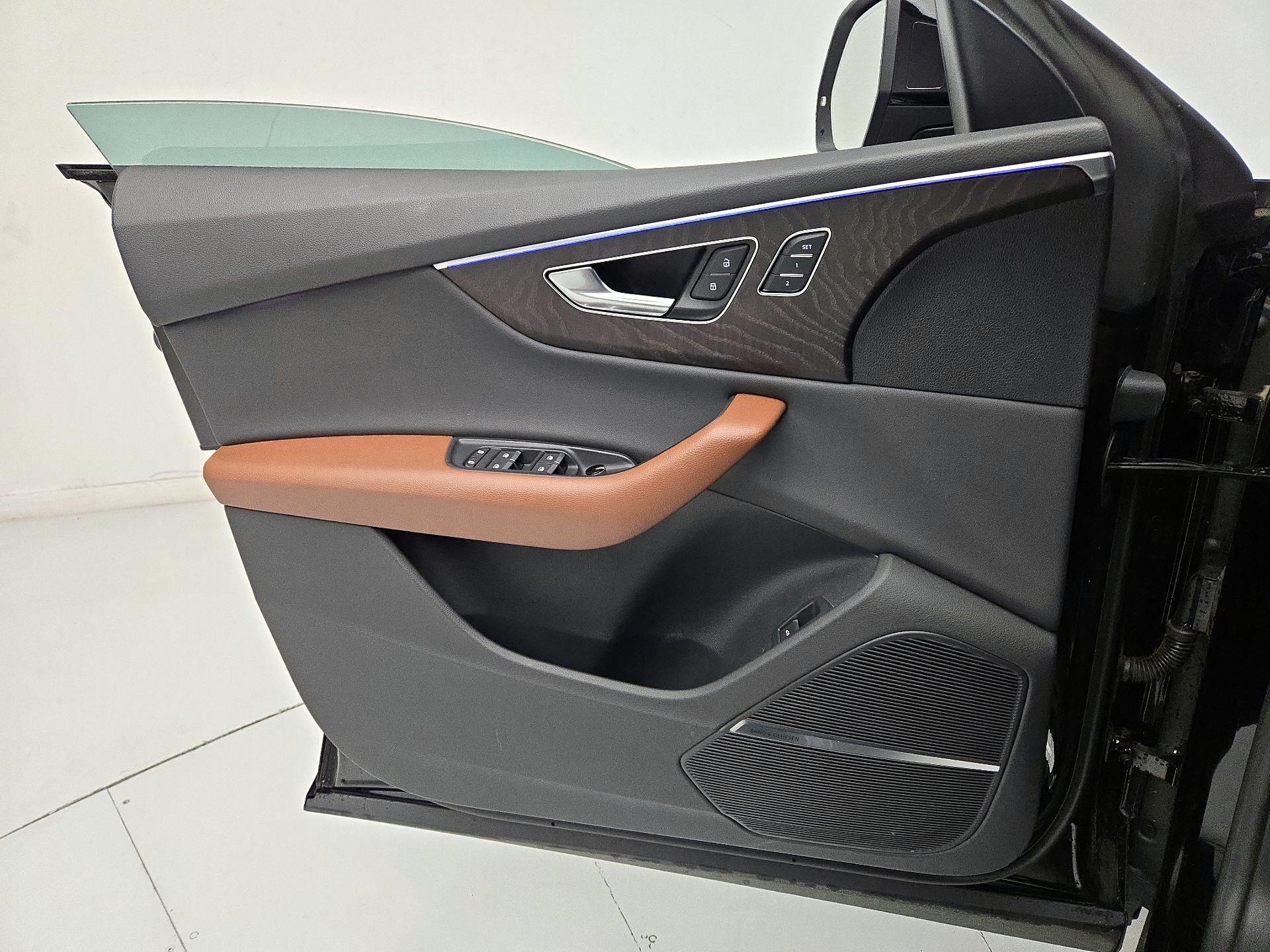 Thumbnail: 2021 Audi Q8 - 12