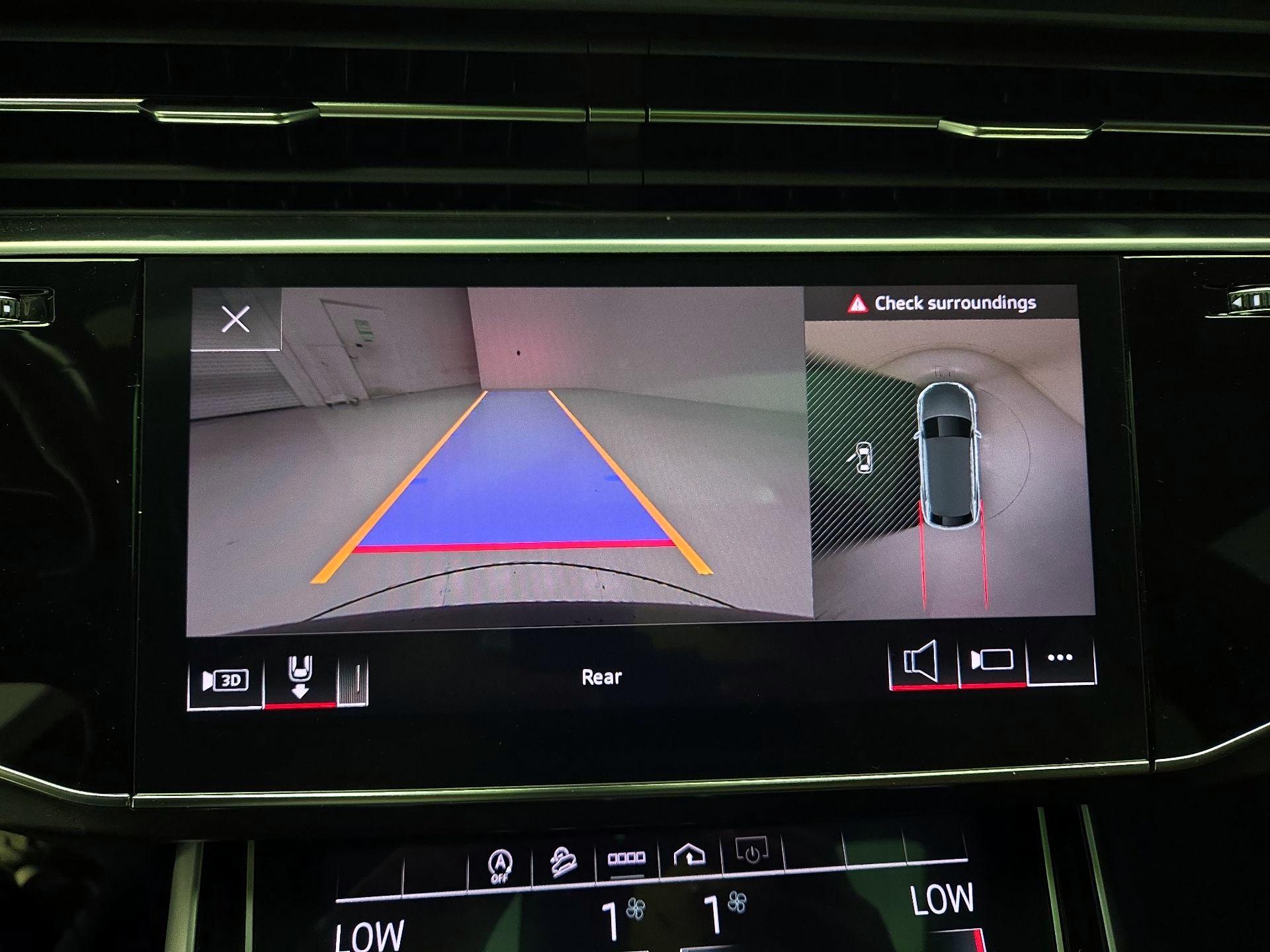 Thumbnail: 2021 Audi Q8 - 15