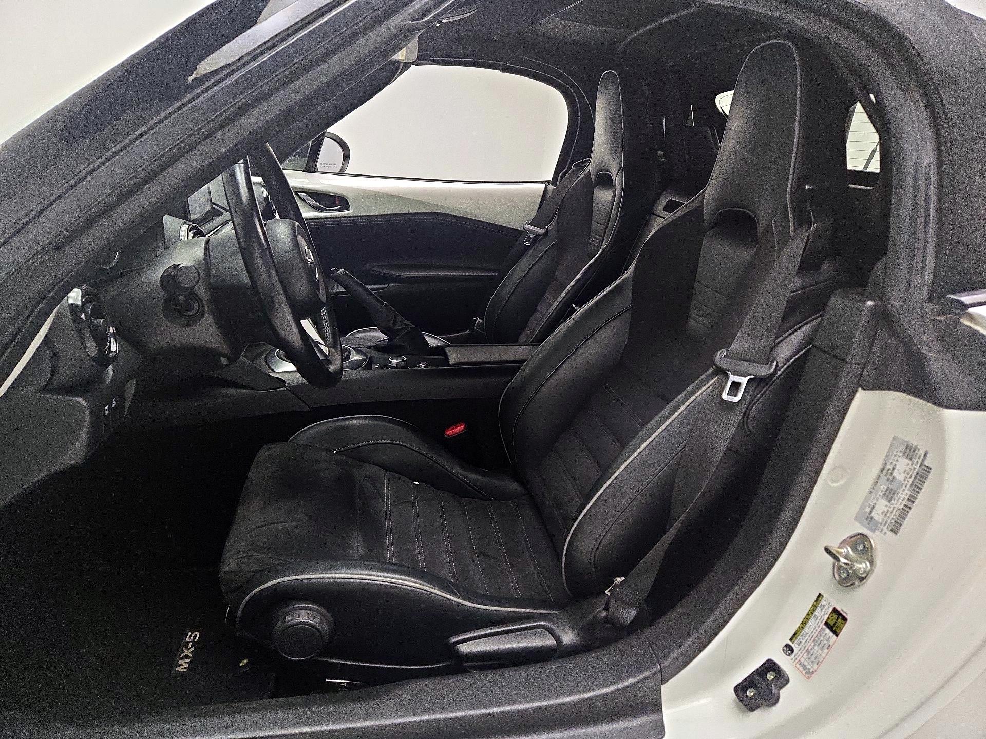 Thumbnail: 2020 Mazda MX-5 Miata - 11