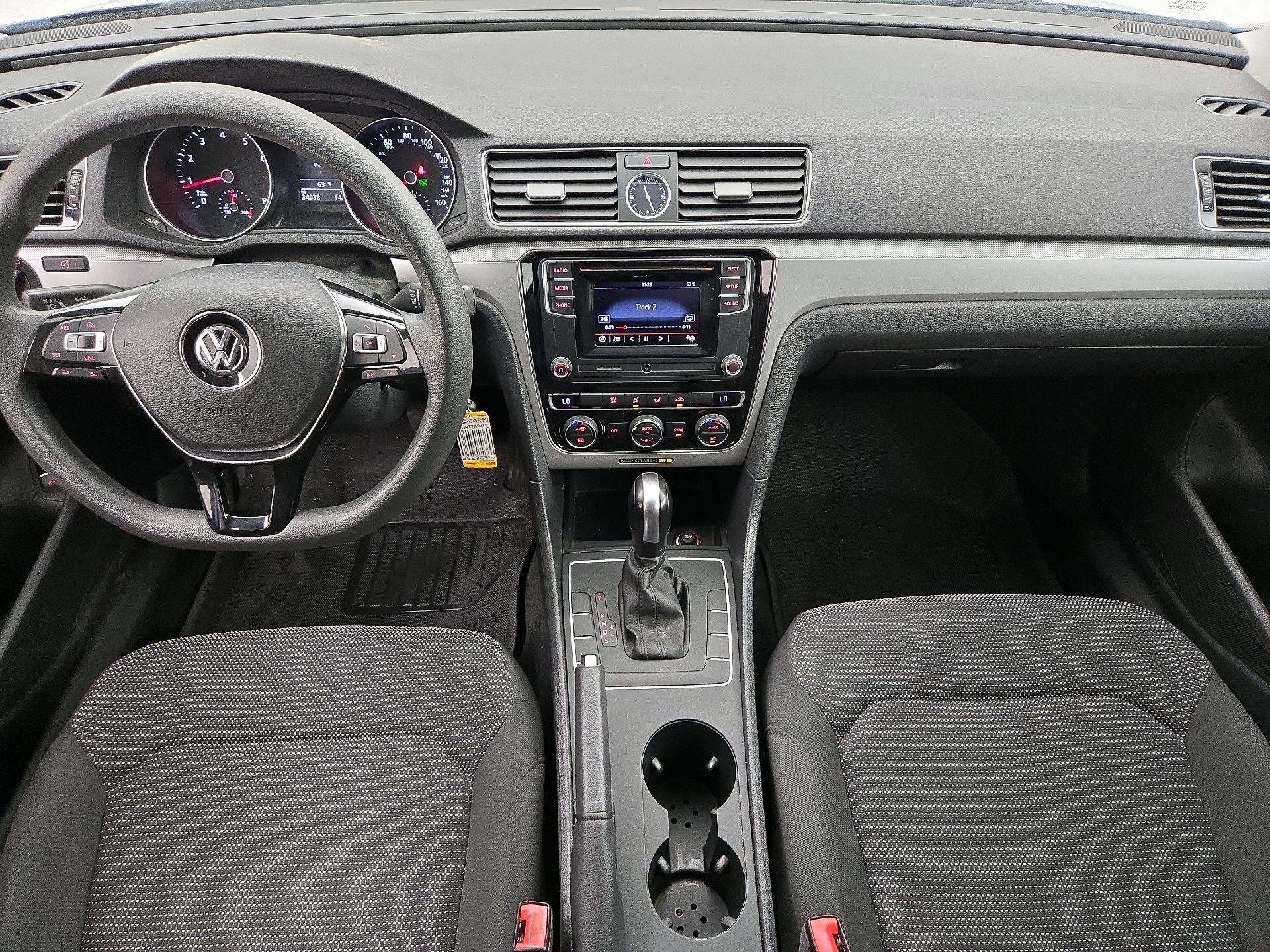 Thumbnail: 2017 Volkswagen Passat - 9