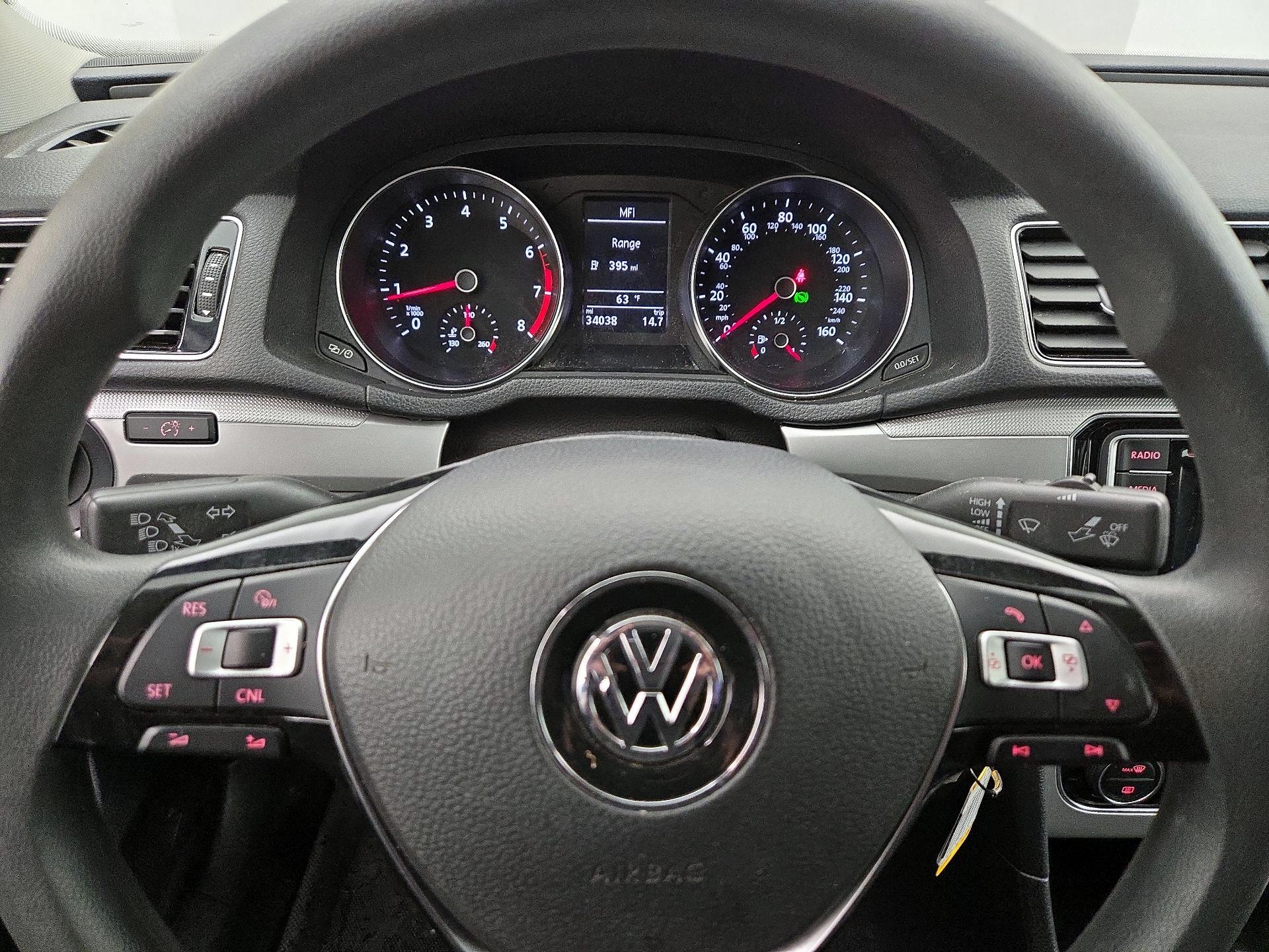 Thumbnail: 2017 Volkswagen Passat - 10