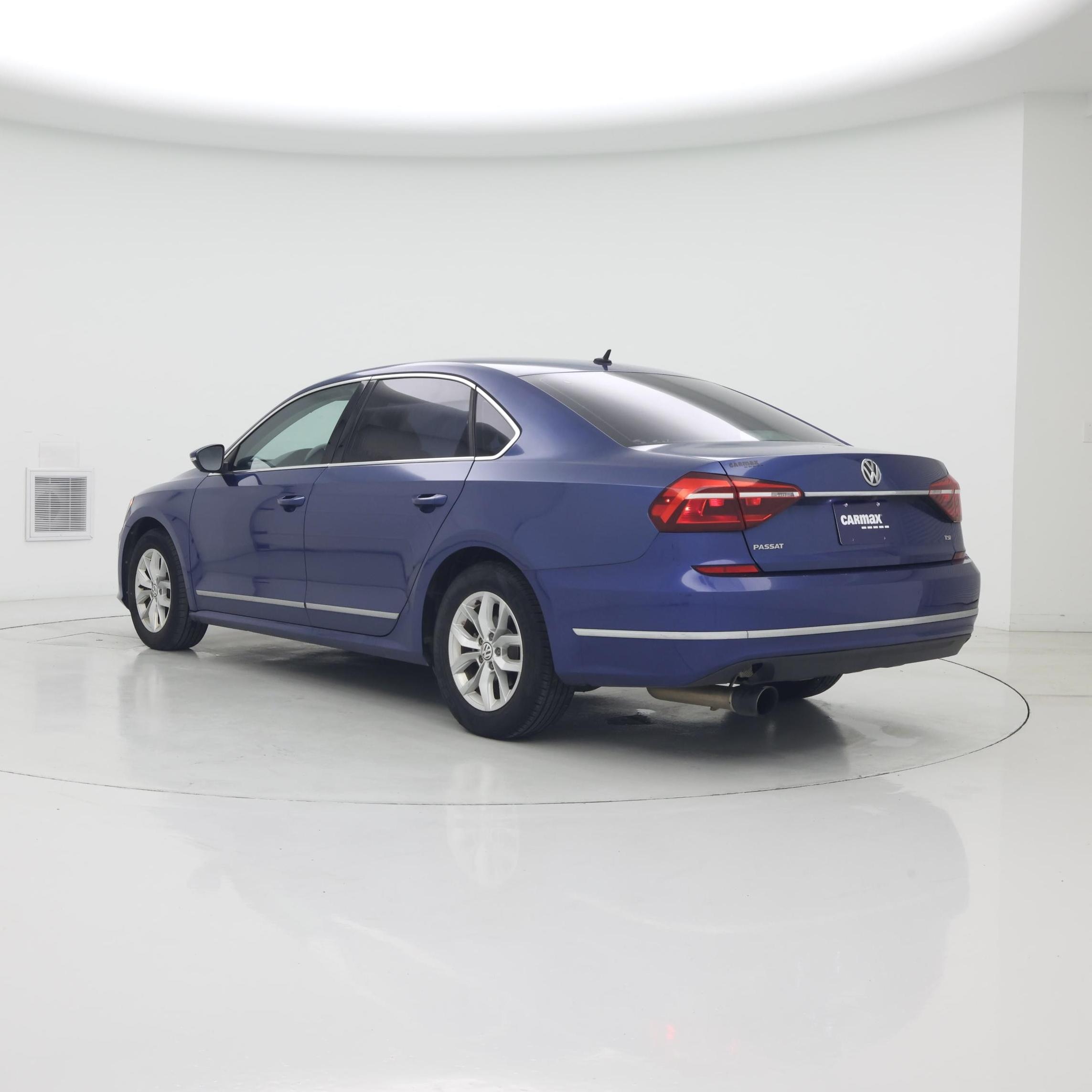 Thumbnail: 2017 Volkswagen Passat - 2