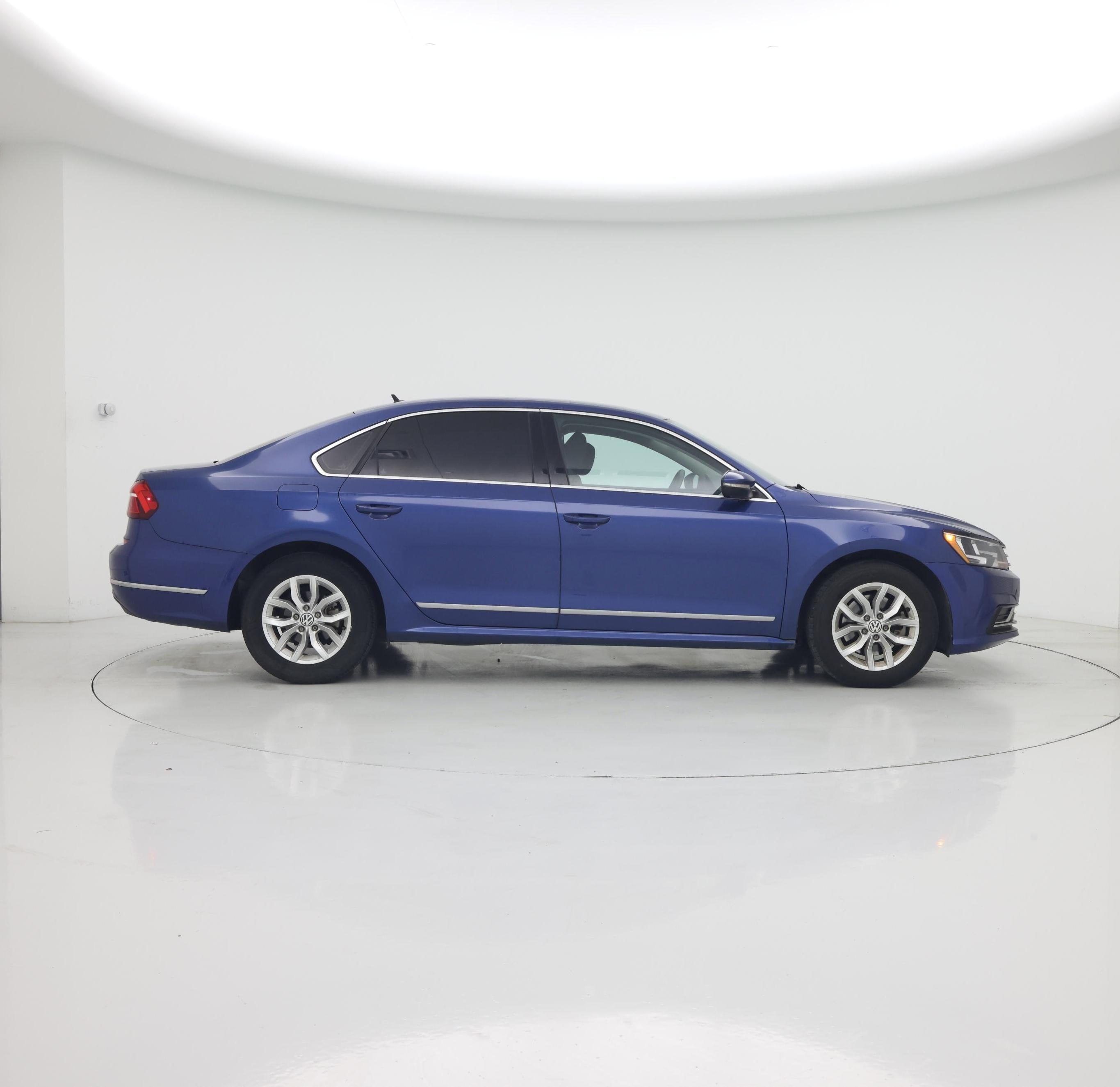 Thumbnail: 2017 Volkswagen Passat - 7