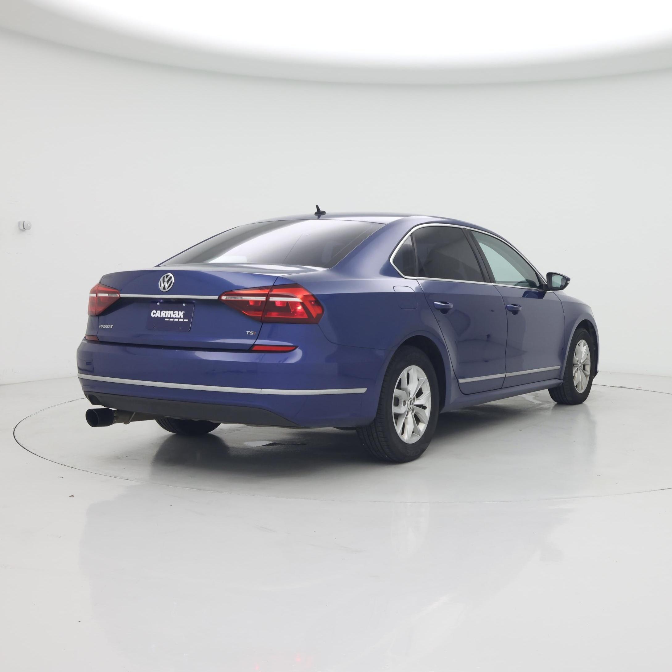 Thumbnail: 2017 Volkswagen Passat - 8