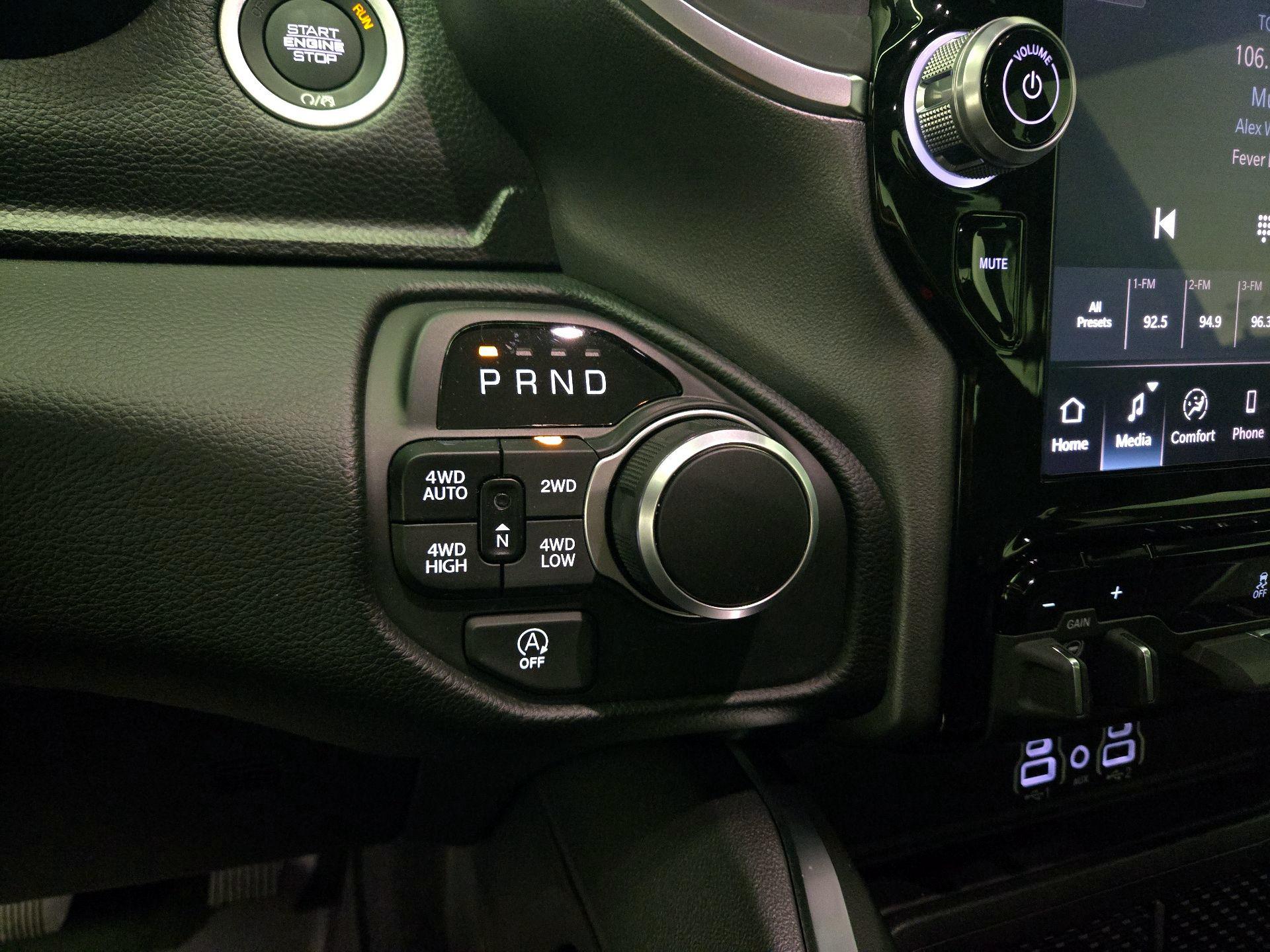 Thumbnail: 2025 RAM 1500 - 18