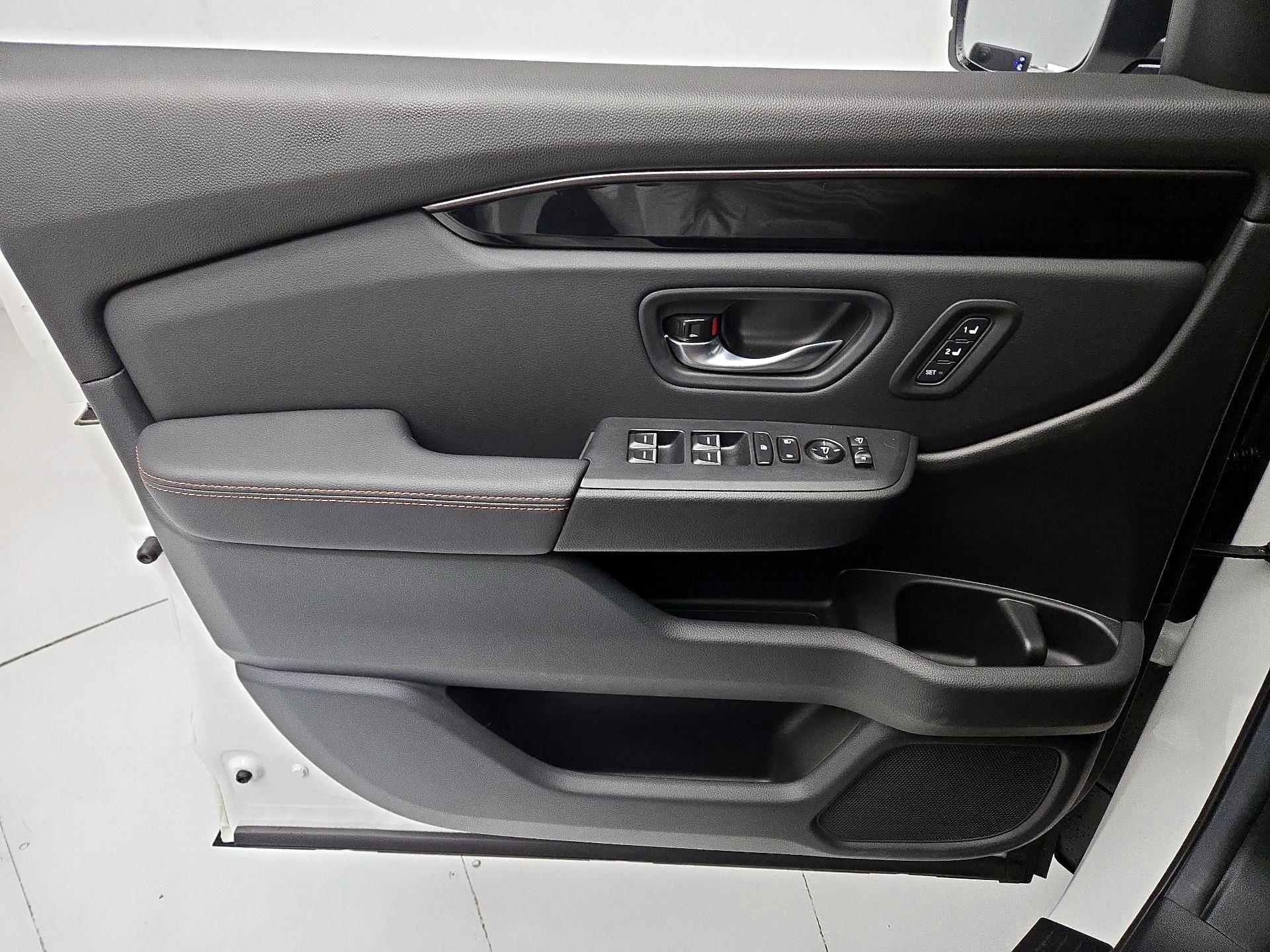 Thumbnail: 2025 Honda Pilot - 12