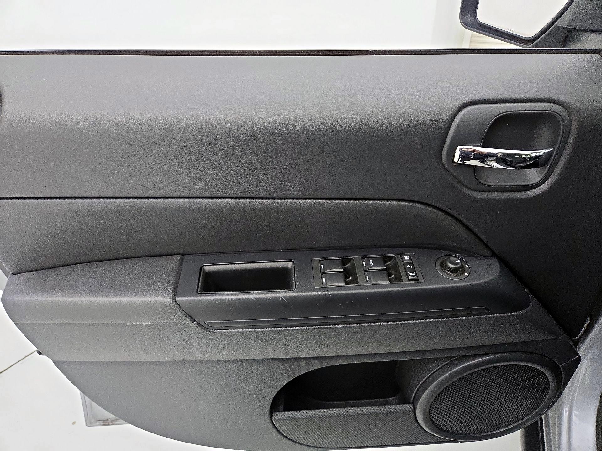 Thumbnail: 2016 Jeep Patriot - 12