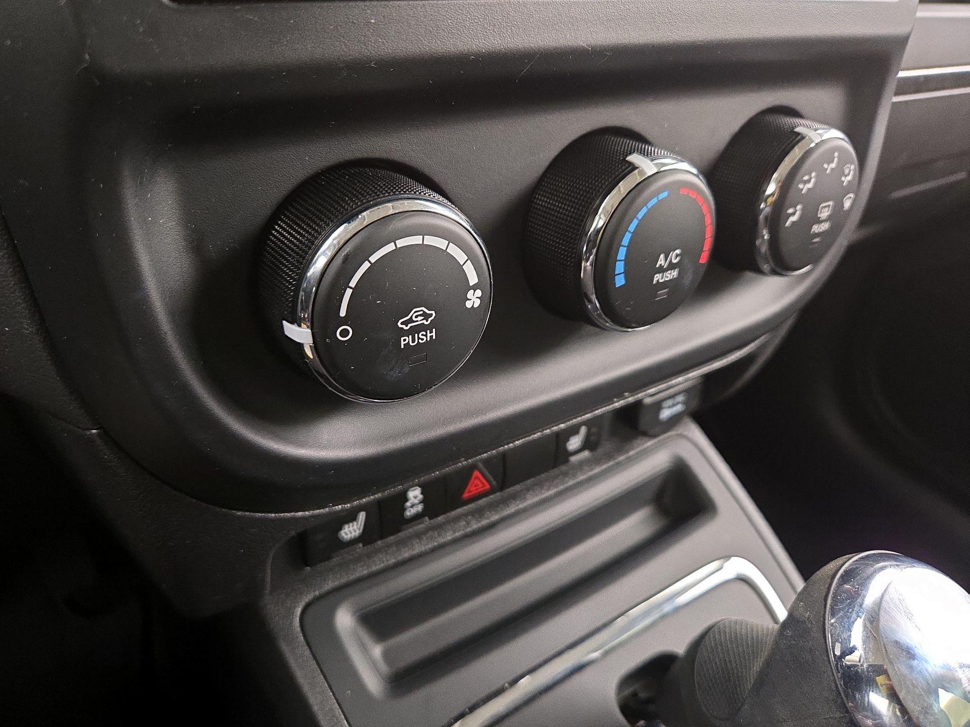 Thumbnail: 2016 Jeep Patriot - 15