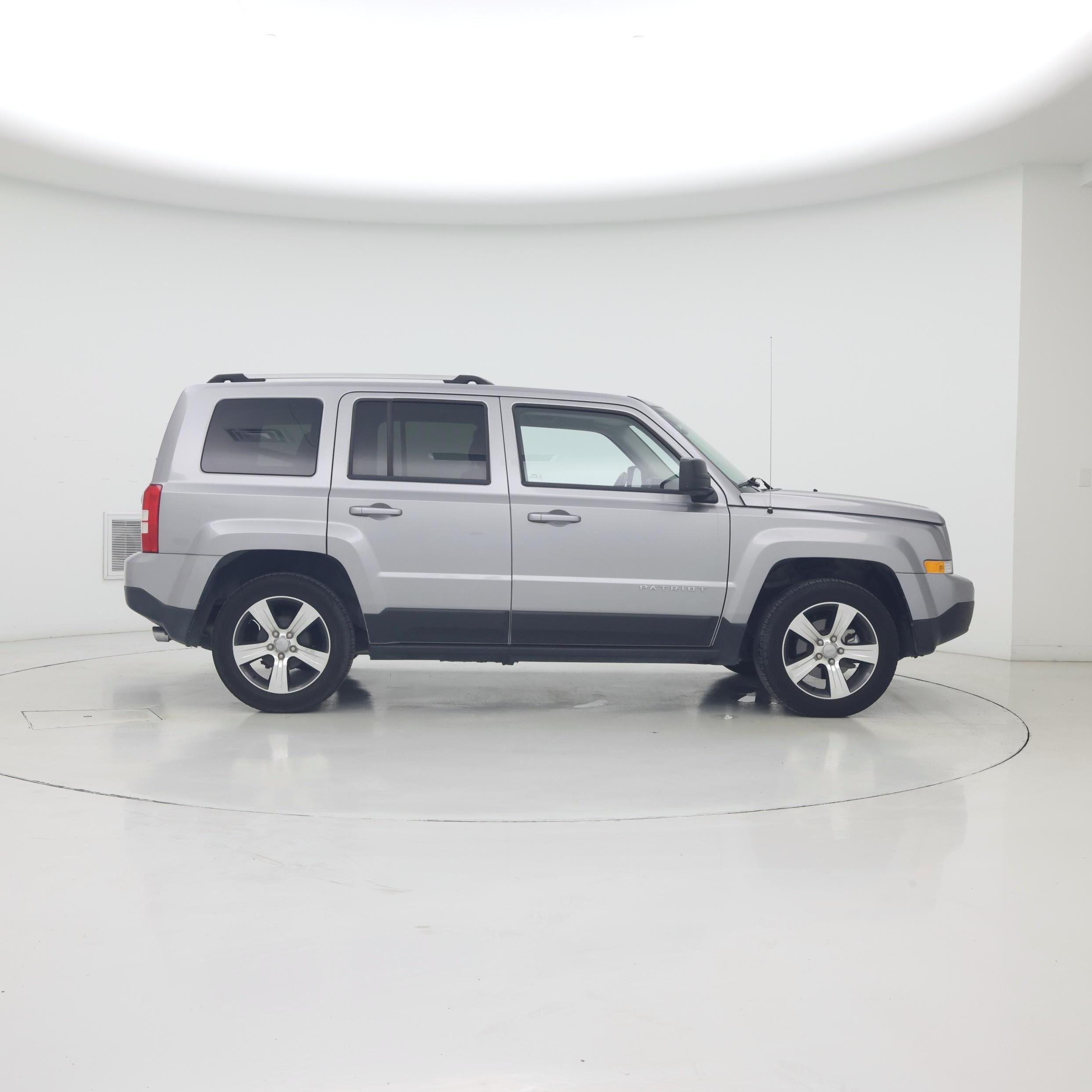 Thumbnail: 2016 Jeep Patriot - 7