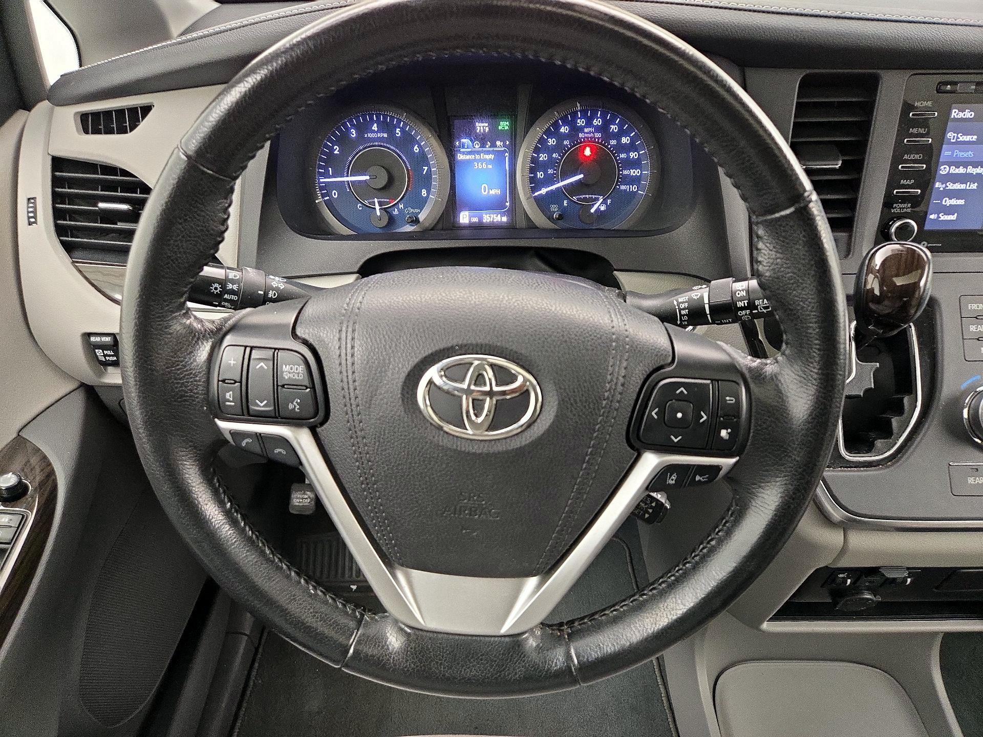 Thumbnail: 2019 Toyota Sienna - 10
