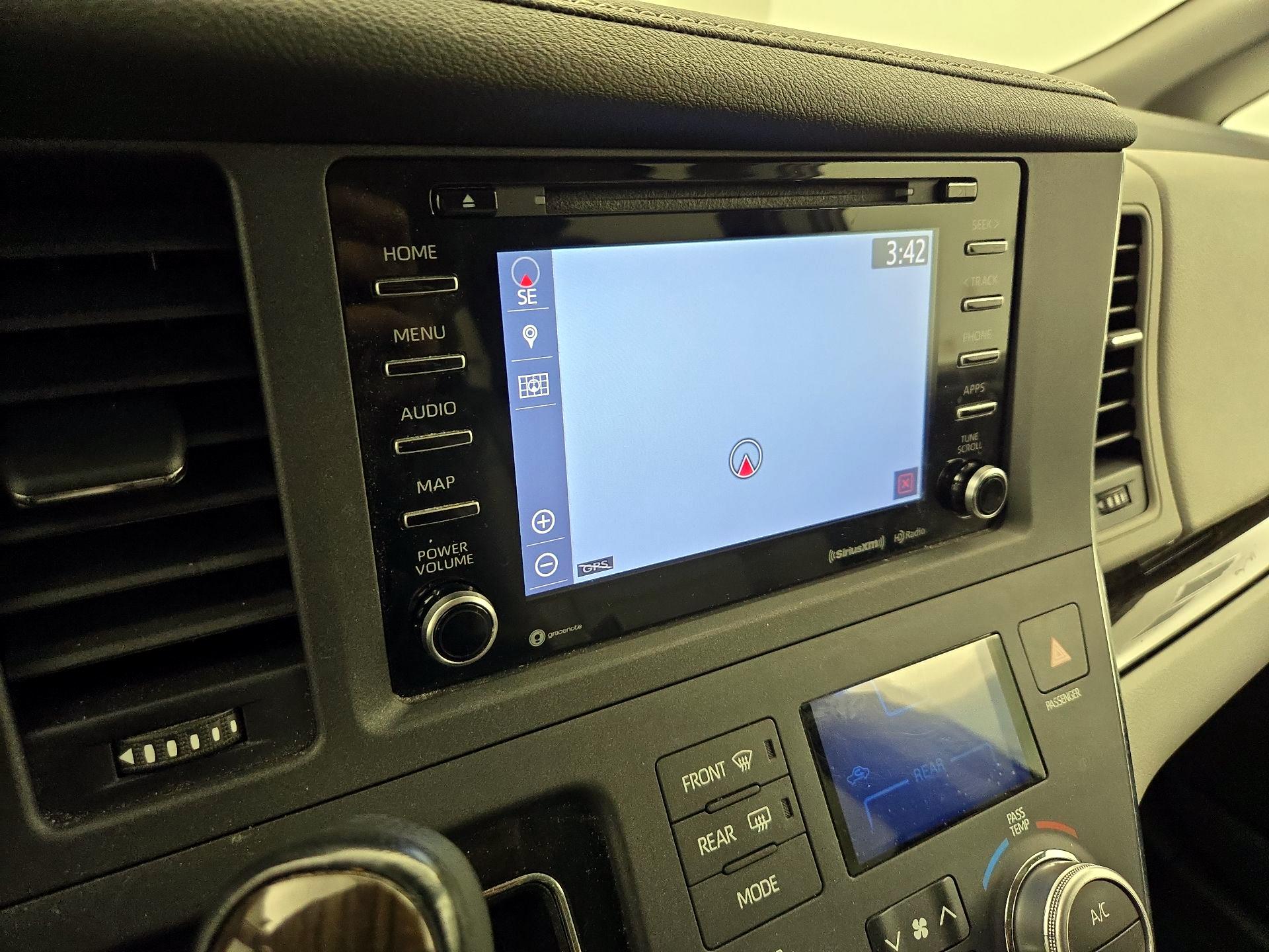 Thumbnail: 2019 Toyota Sienna - 14