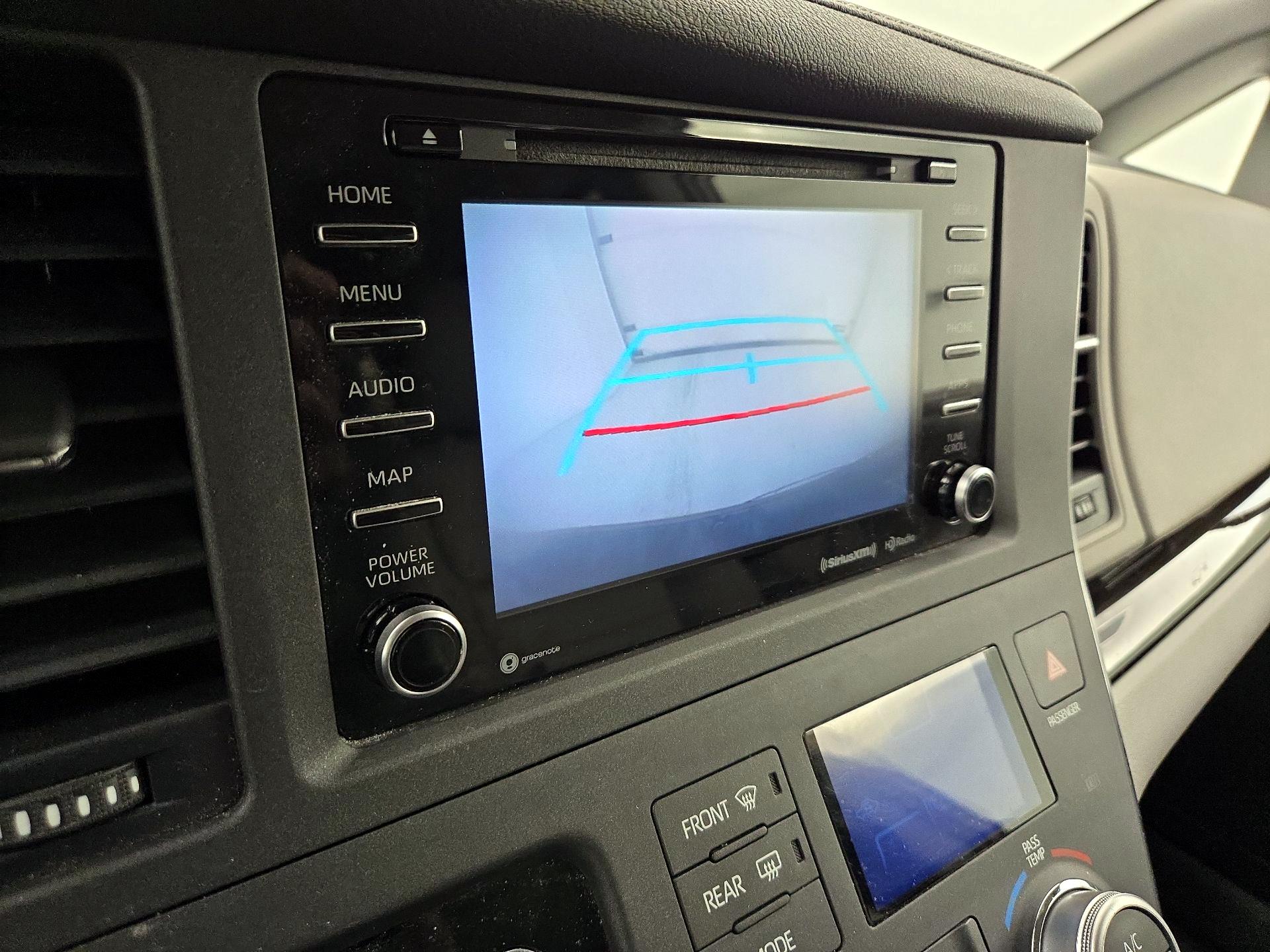 Thumbnail: 2019 Toyota Sienna - 15